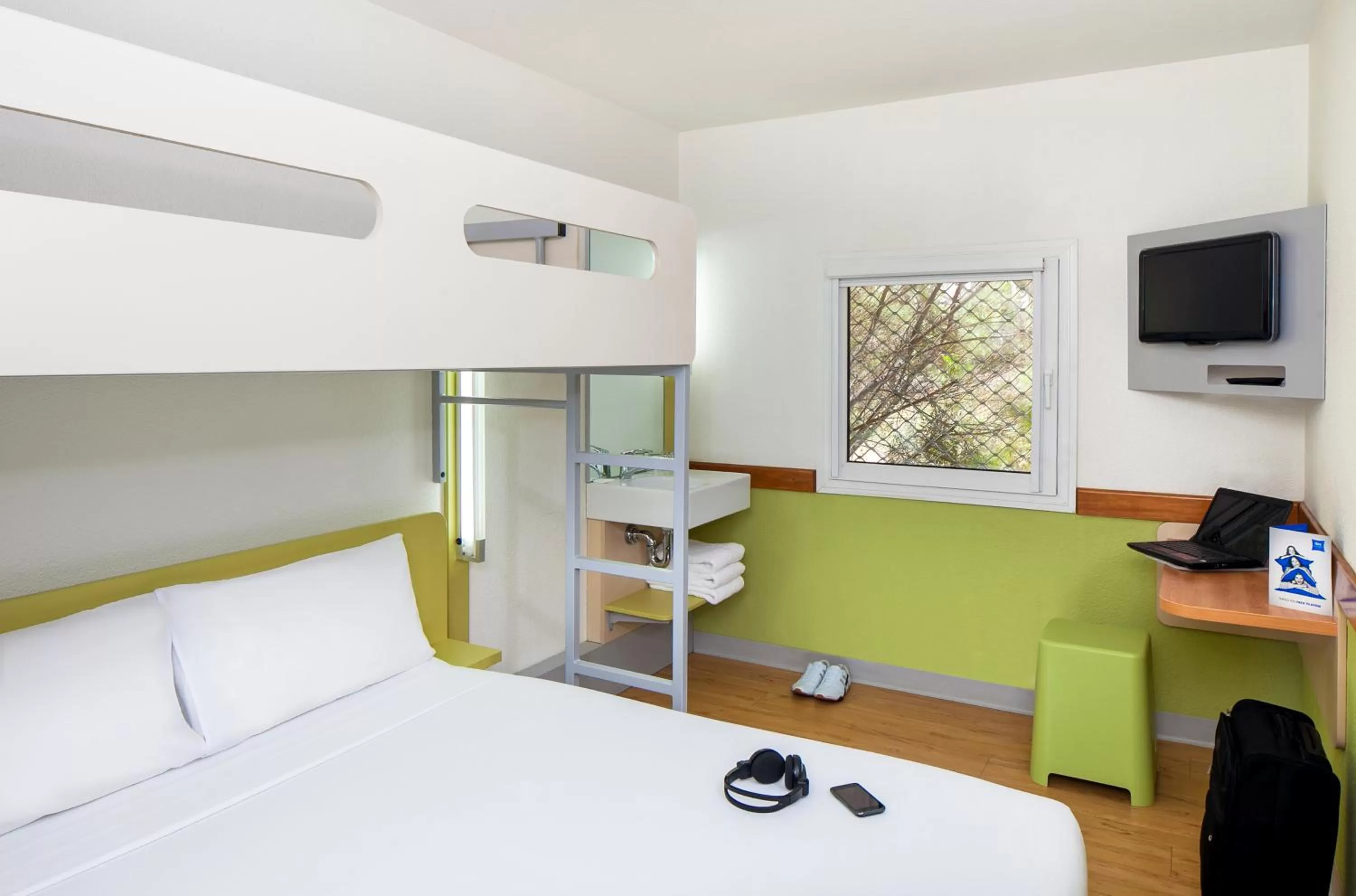 Bedroom, Bed in ibis Budget - Campbelltown