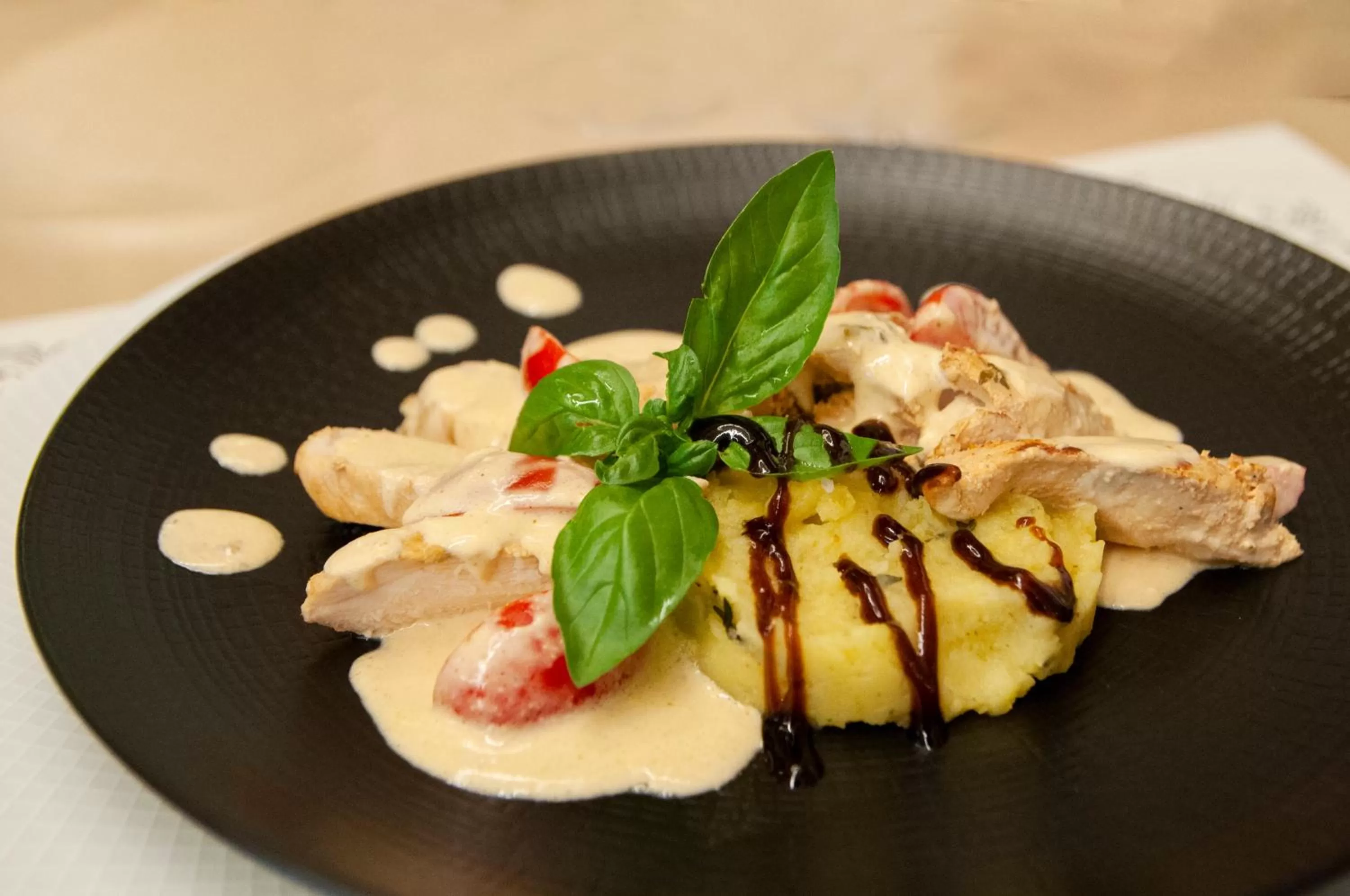 Restaurant/places to eat in Family Hotel Business Club