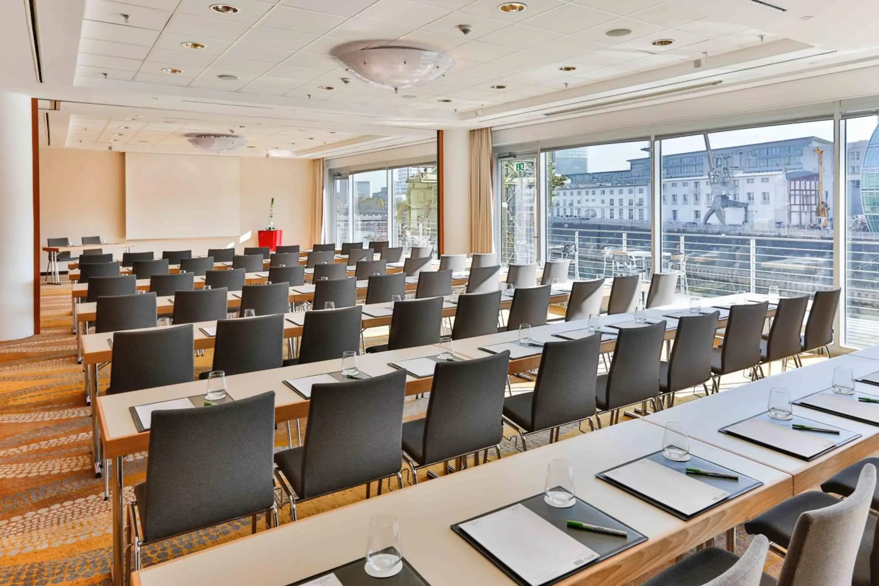 Meeting/conference room in Courtyard by Marriott Duesseldorf Hafen