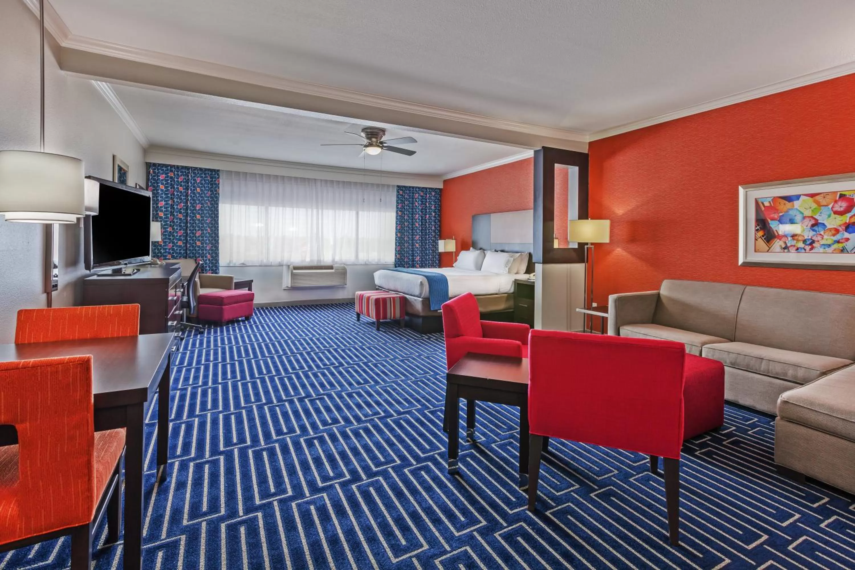 Photo of the whole room, Bed in Holiday Inn Express & Suites Houston East by IHG