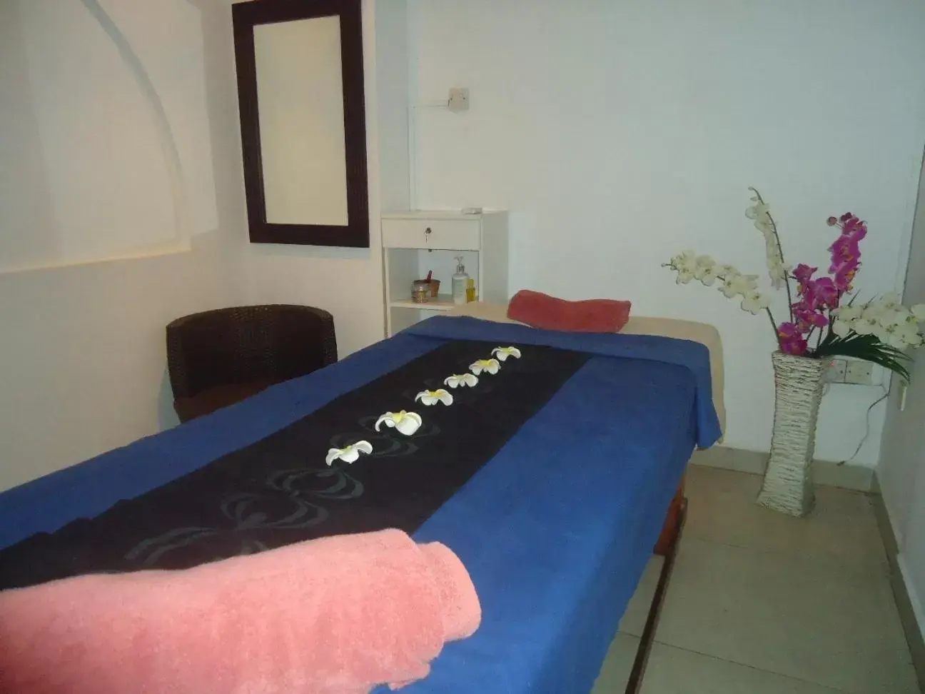Massage, Bed in Global Towers Hotel & Apartments