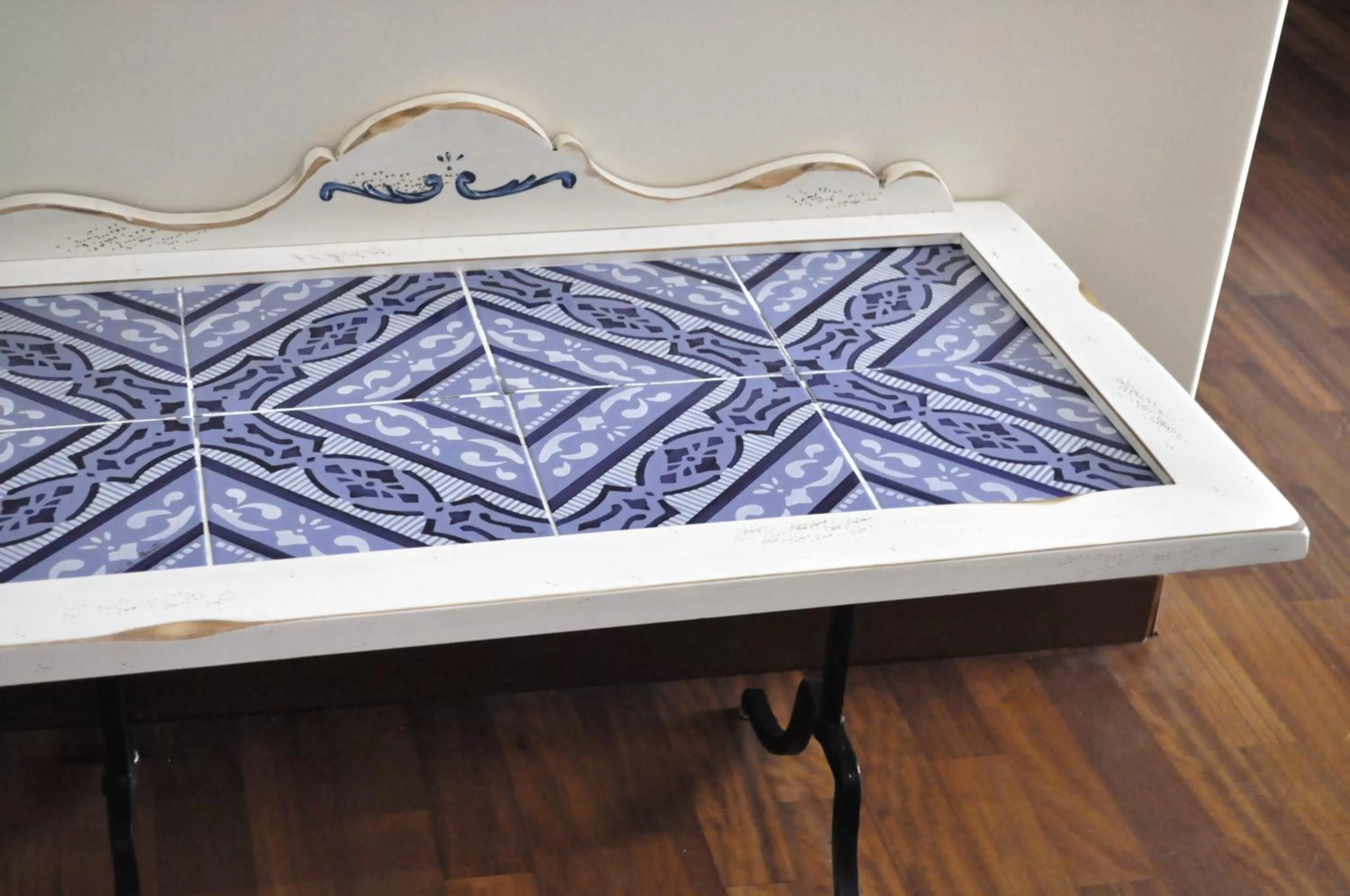 Decorative detail, Bed in Stupor Mundi Bed and Breakfast