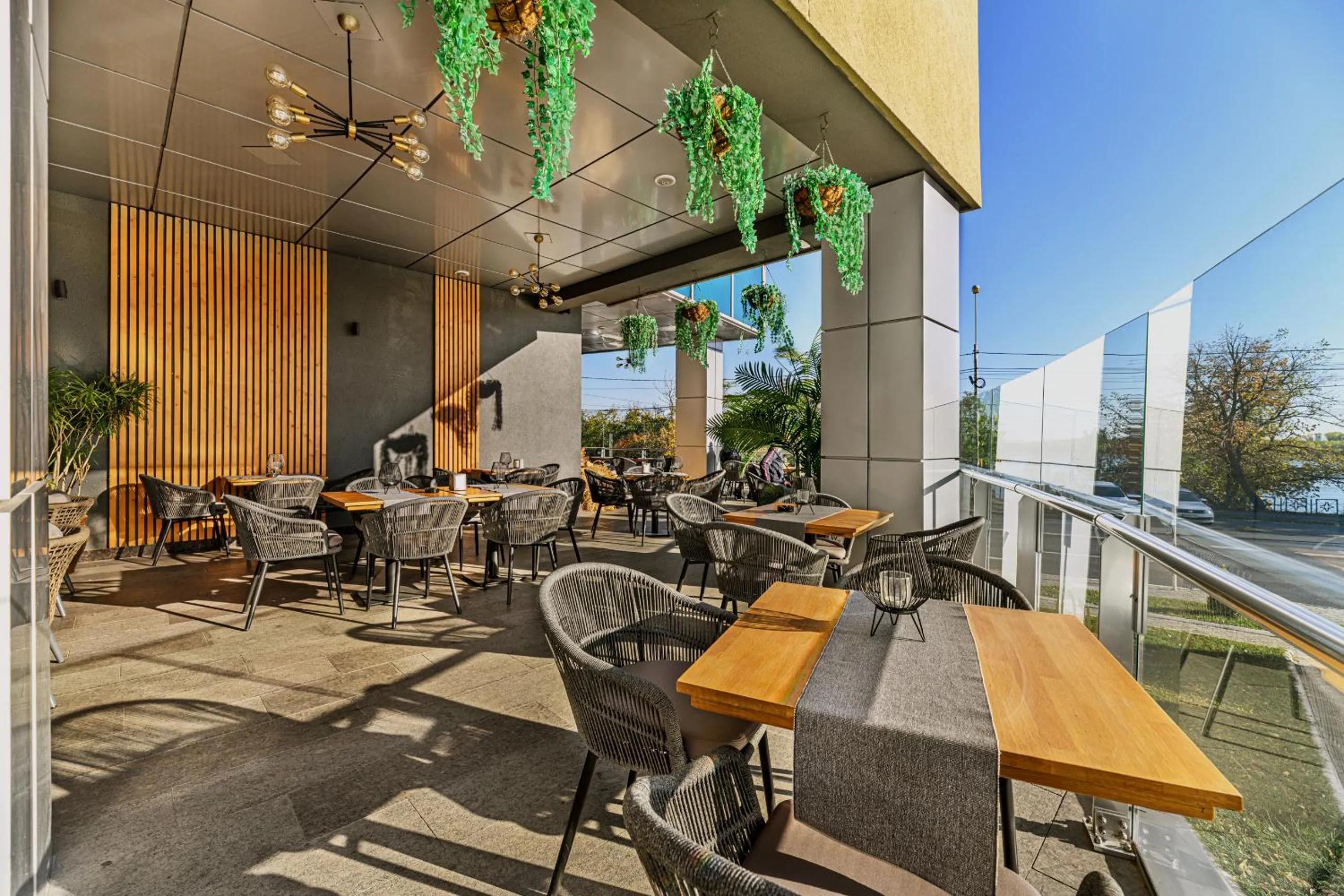 Restaurant/places to eat in Vega Hotel