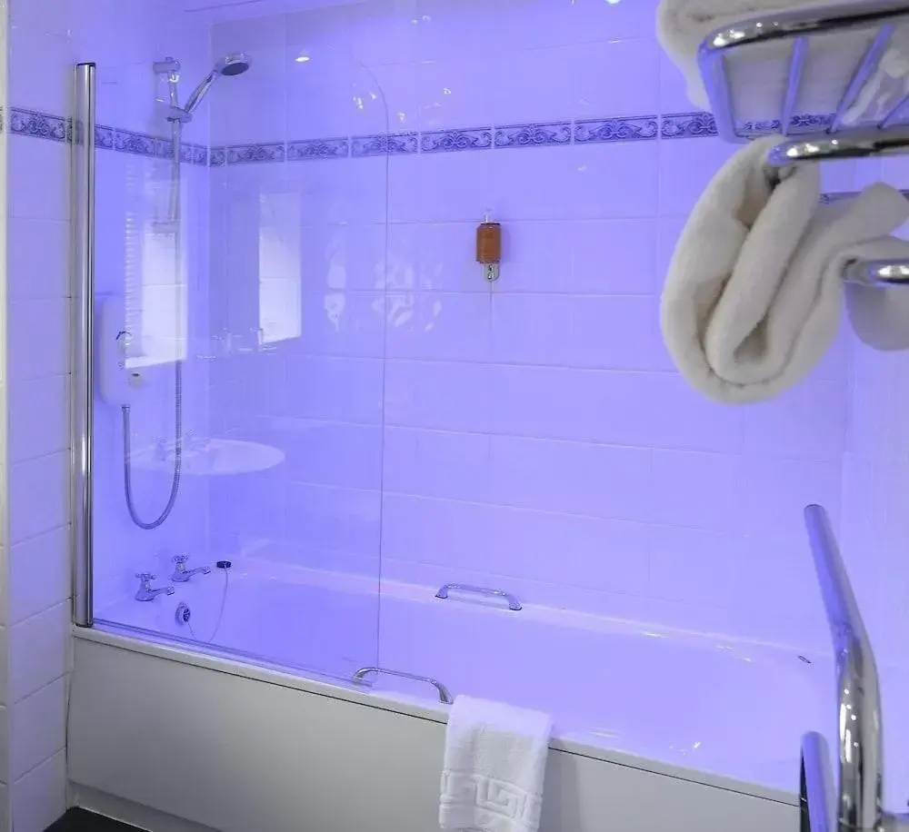 Shower, Bathroom in BRILLIANT Park Hall Hotel,Chorley