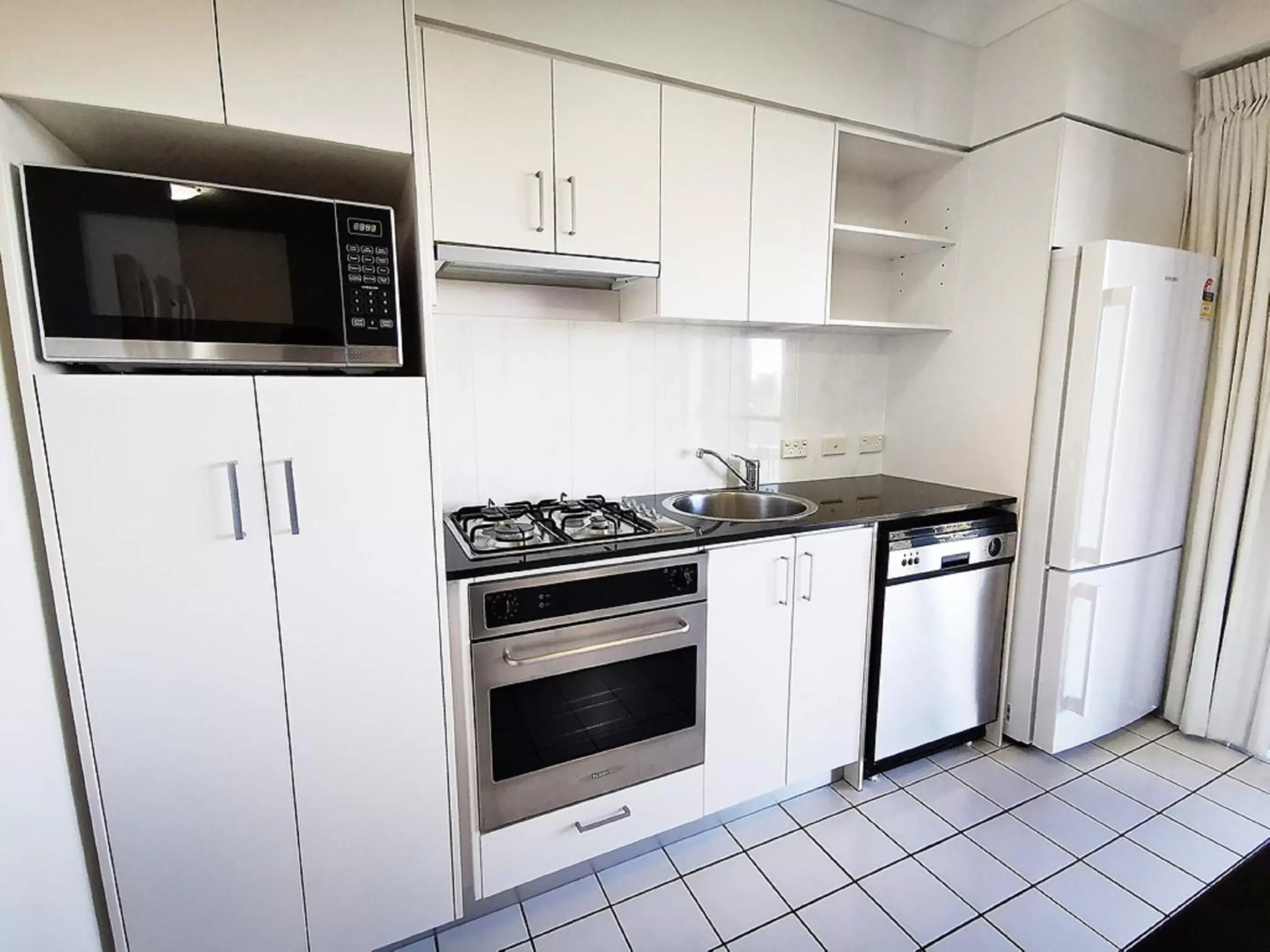 Kitchen or kitchenette, Kitchen/Kitchenette in Inn on the Park Apartments