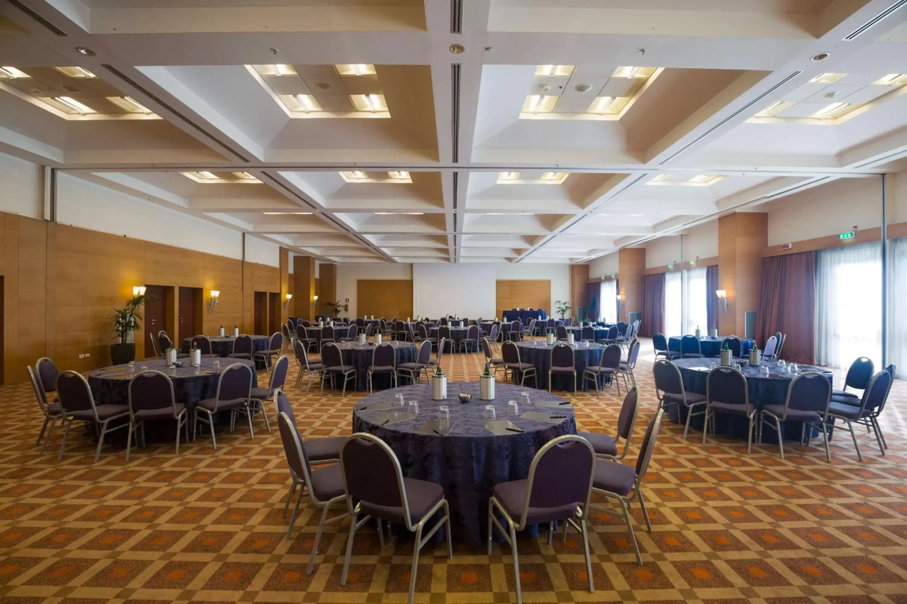Meeting/conference room, Restaurant/Places to Eat in Hilton Rome Airport