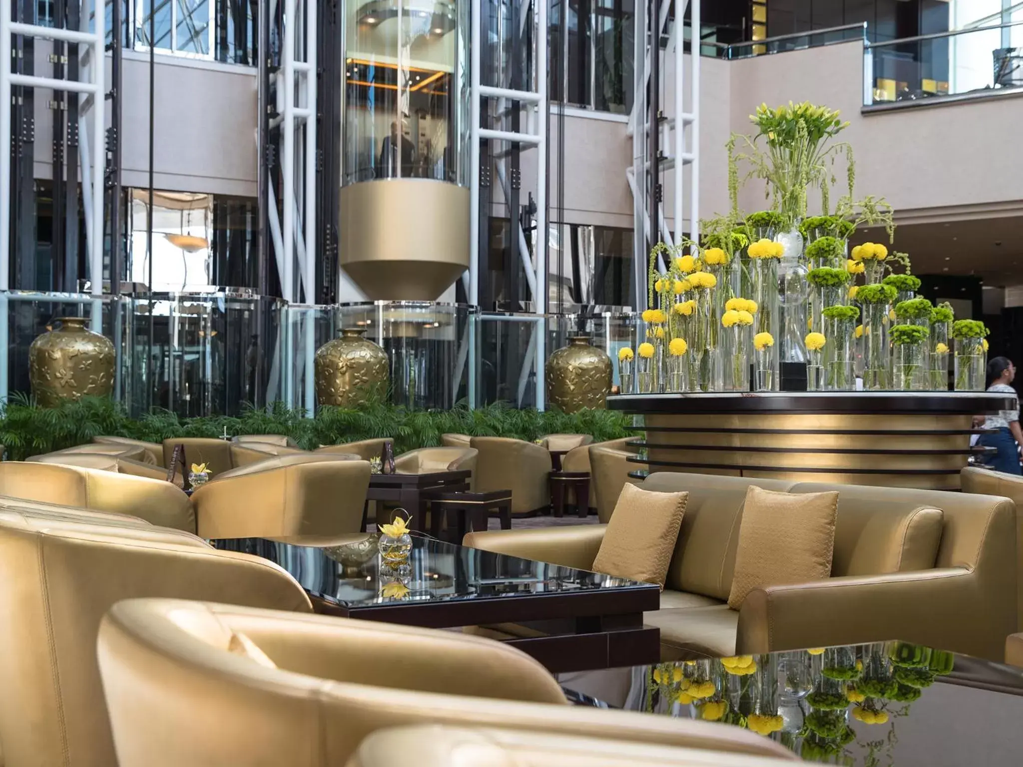 Restaurant/places to eat, Lounge/Bar in Jumeirah Emirates Towers
