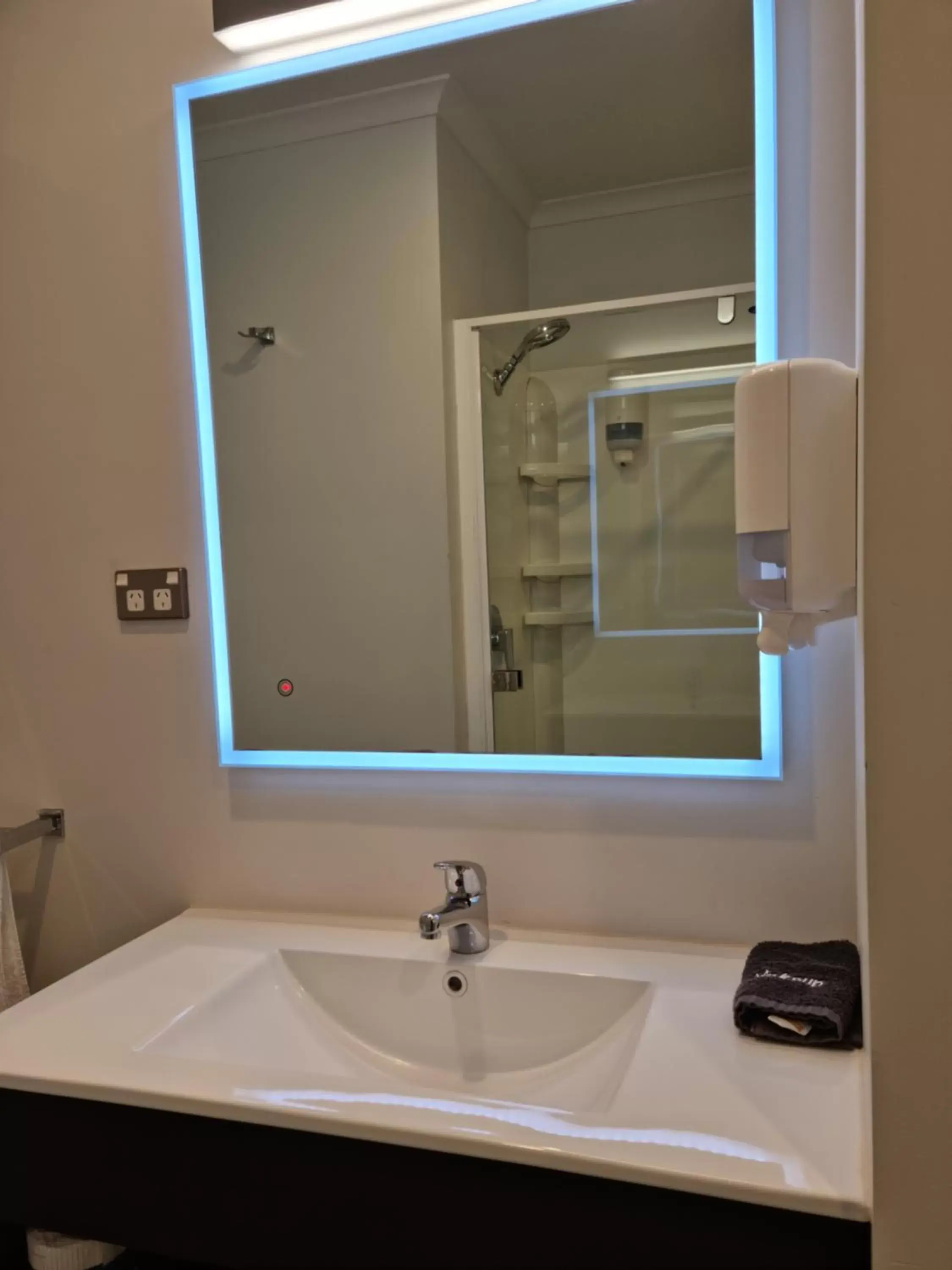 Bathroom in Paroa Hotel