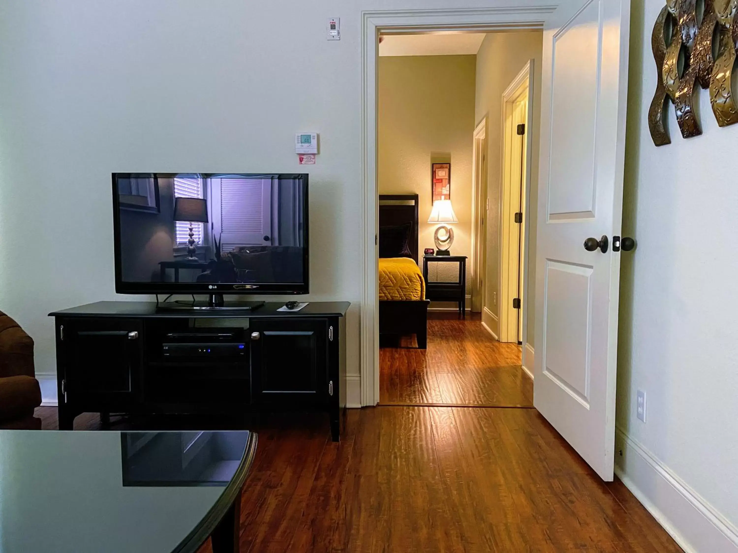 TV and multimedia, TV/Entertainment Center in 30-A Inn & Suites