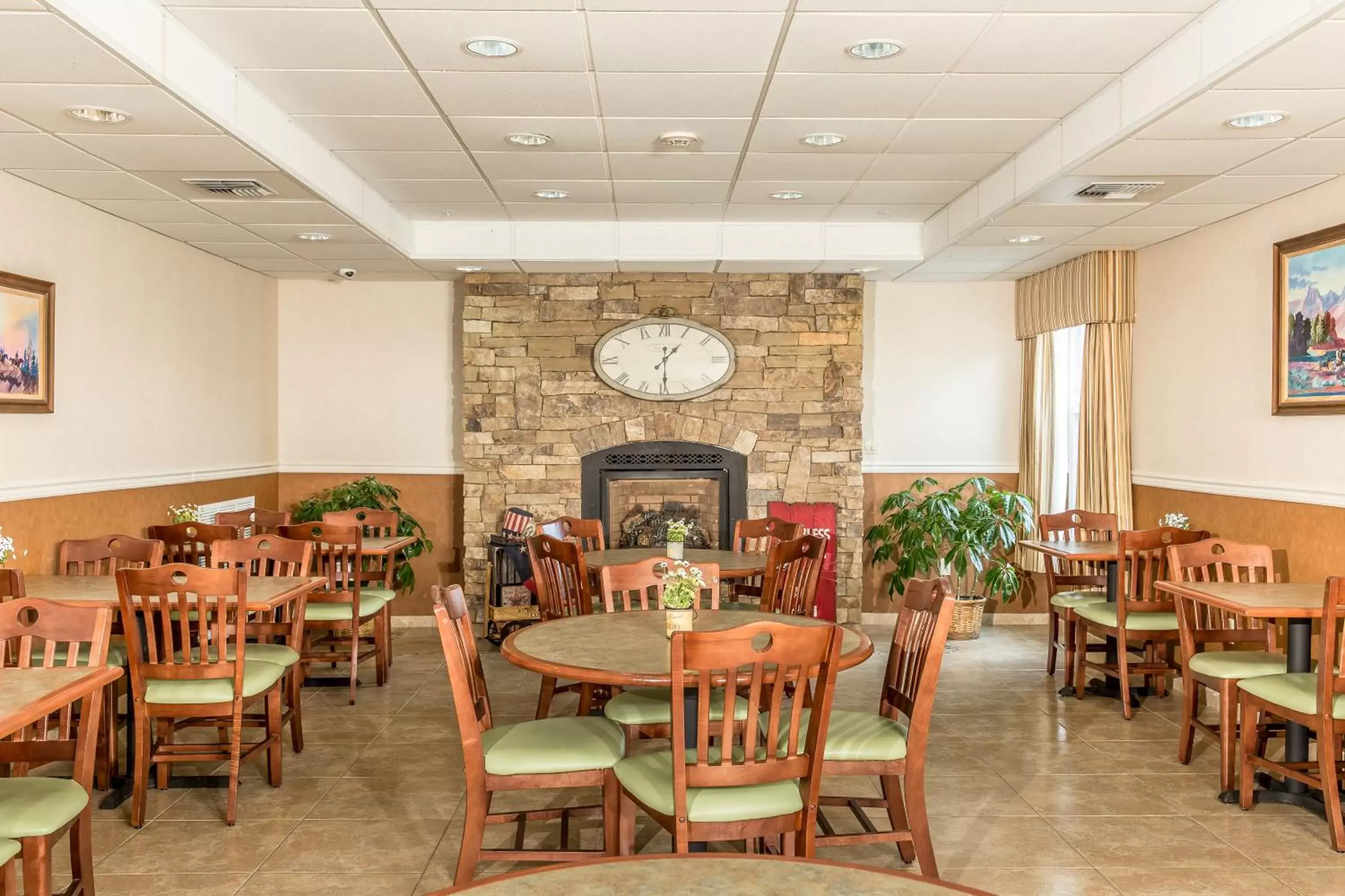 Coffee/tea facilities, Restaurant/Places to Eat in Boothill Inn and Suites