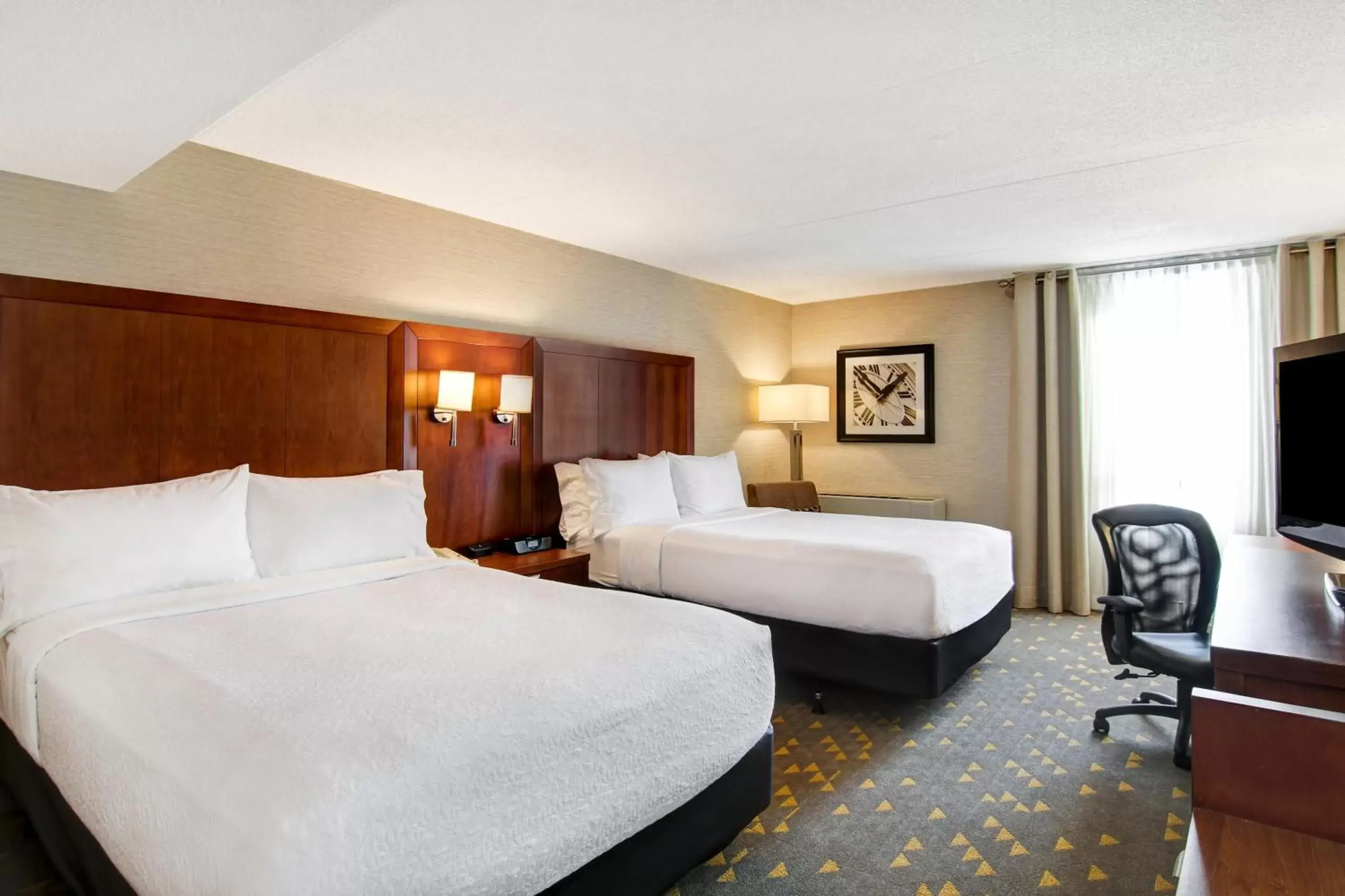 Photo of the whole room, Bed in Holiday Inn Oakville Centre, an IHG Hotel