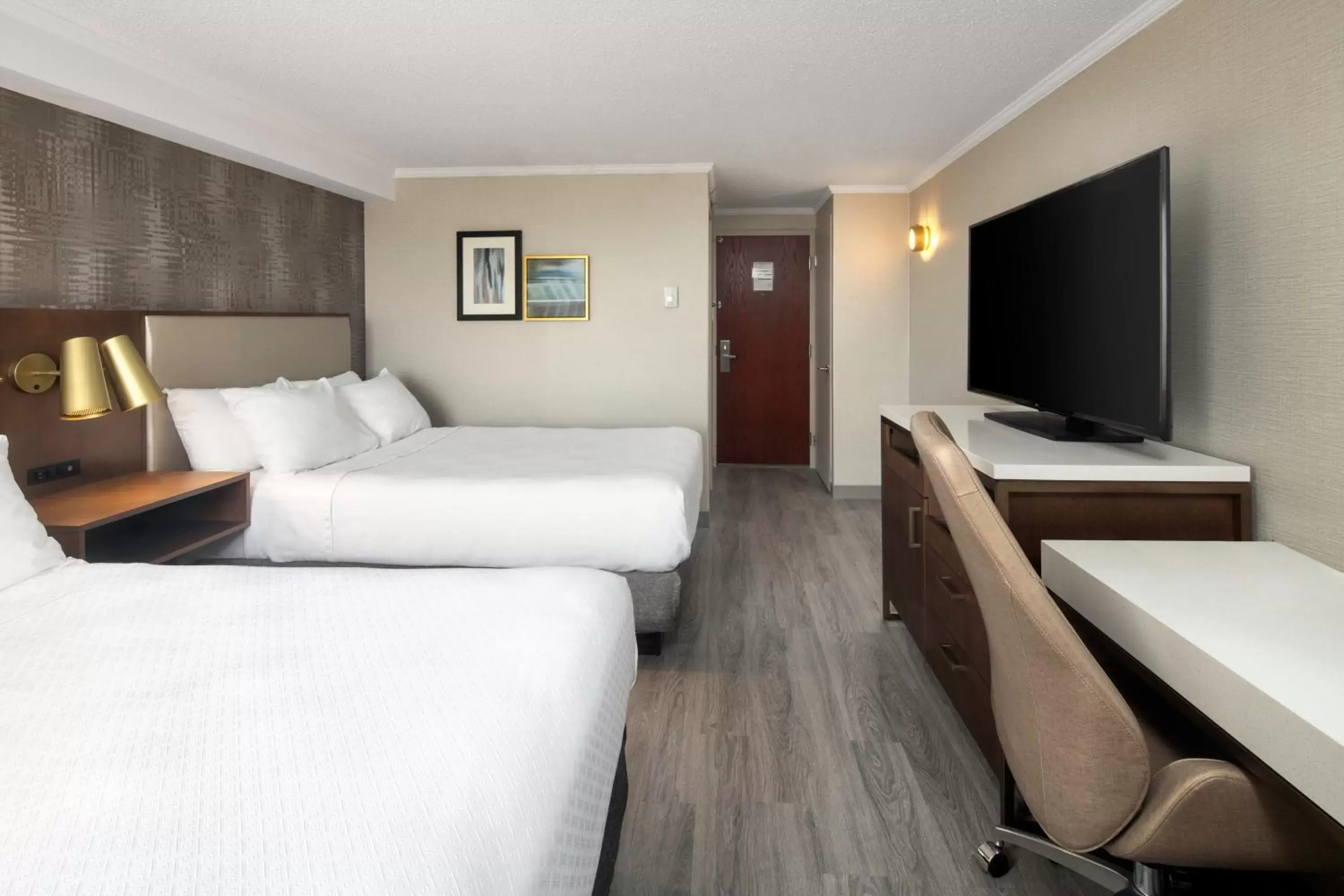 Photo of the whole room, Bed in Crowne Plaza Toronto Airport, an IHG Hotel