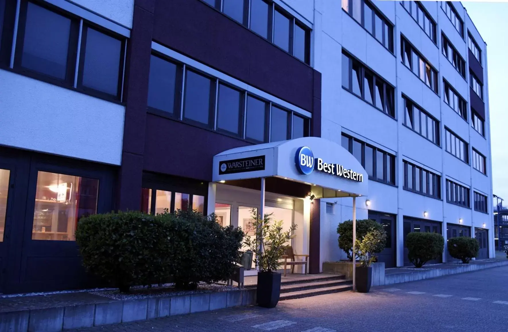 Sunset, Property Building in Best Western Comfort Business Hotel Düsseldorf-Neuss