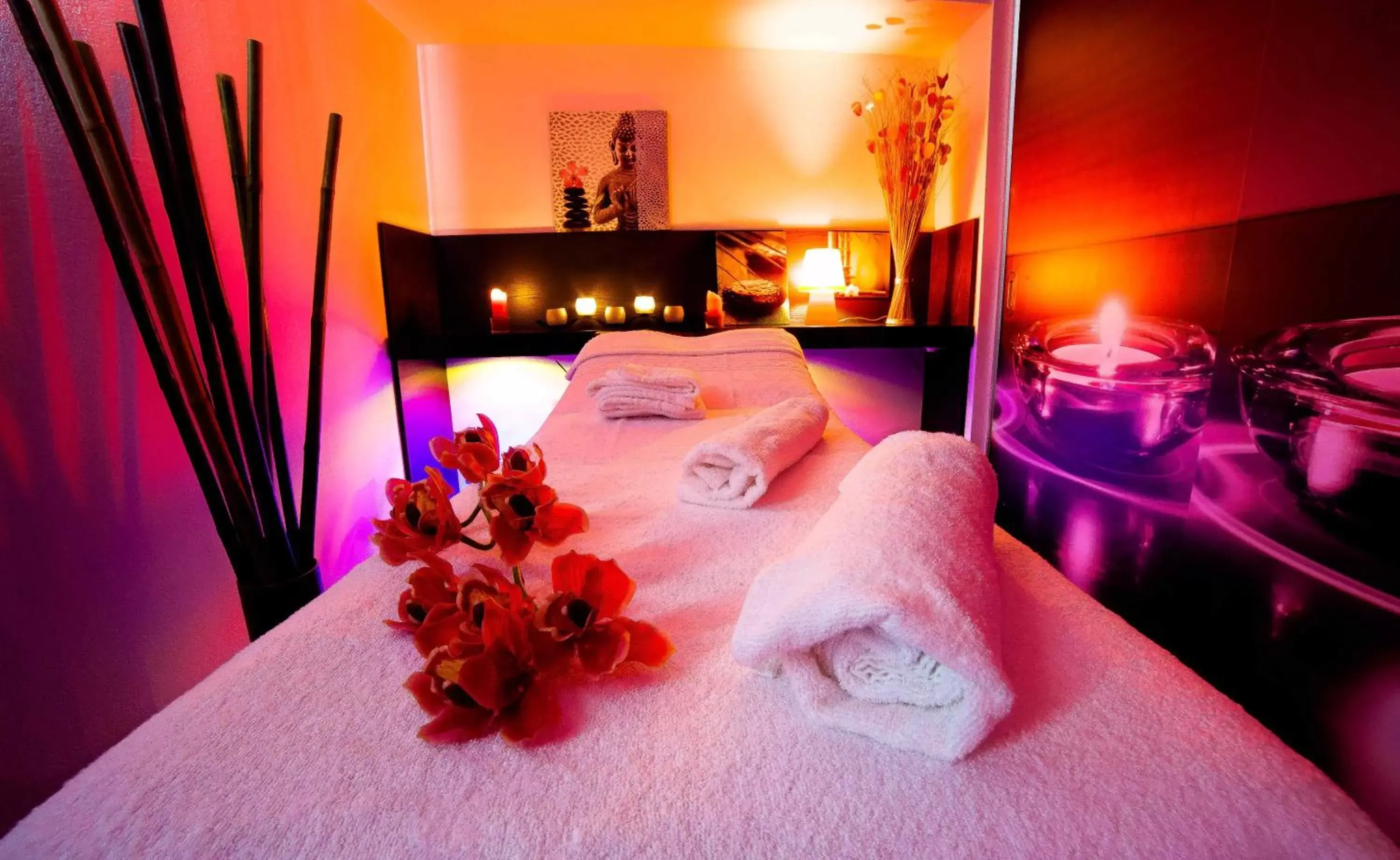 Massage, Bed in The Originals City, Hôtel Les Dômes, Perpignan Sud Saleilles