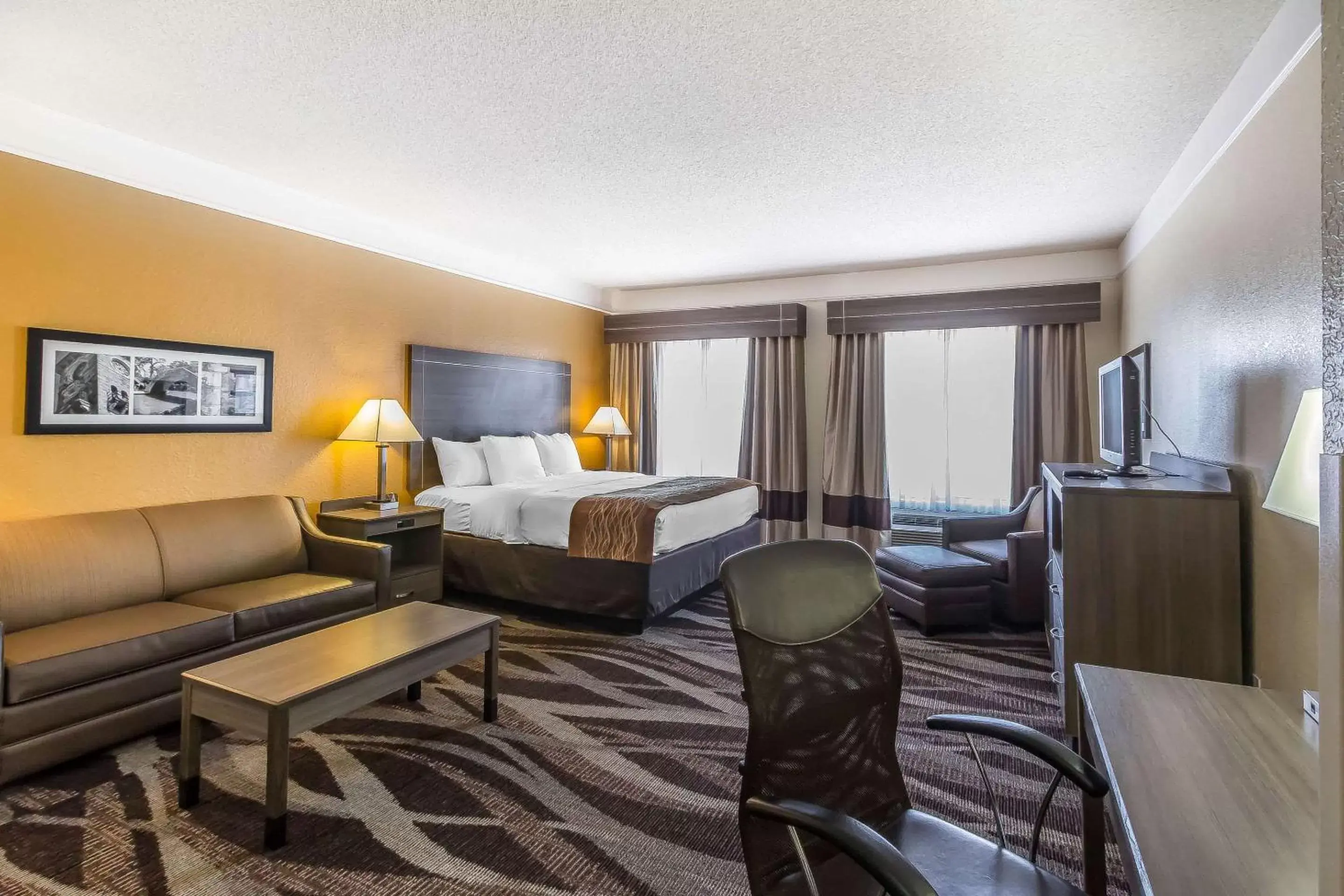 Photo of the whole room, Seating Area in Comfort Inn San Antonio