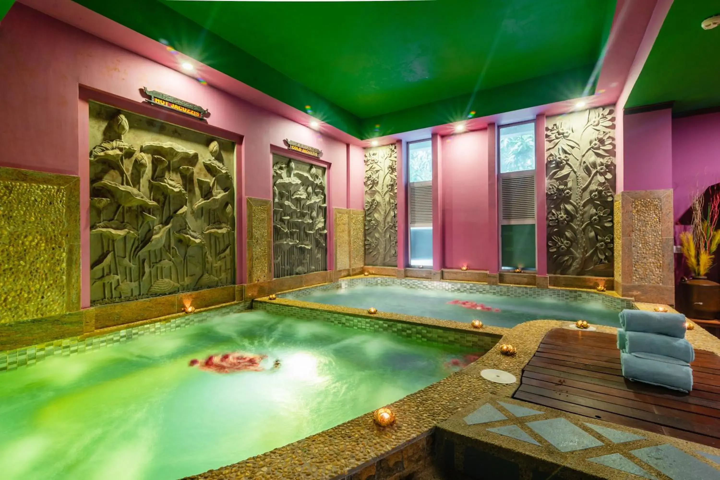 Hot Tub, Swimming Pool in Empress Angkor Resort & Spa