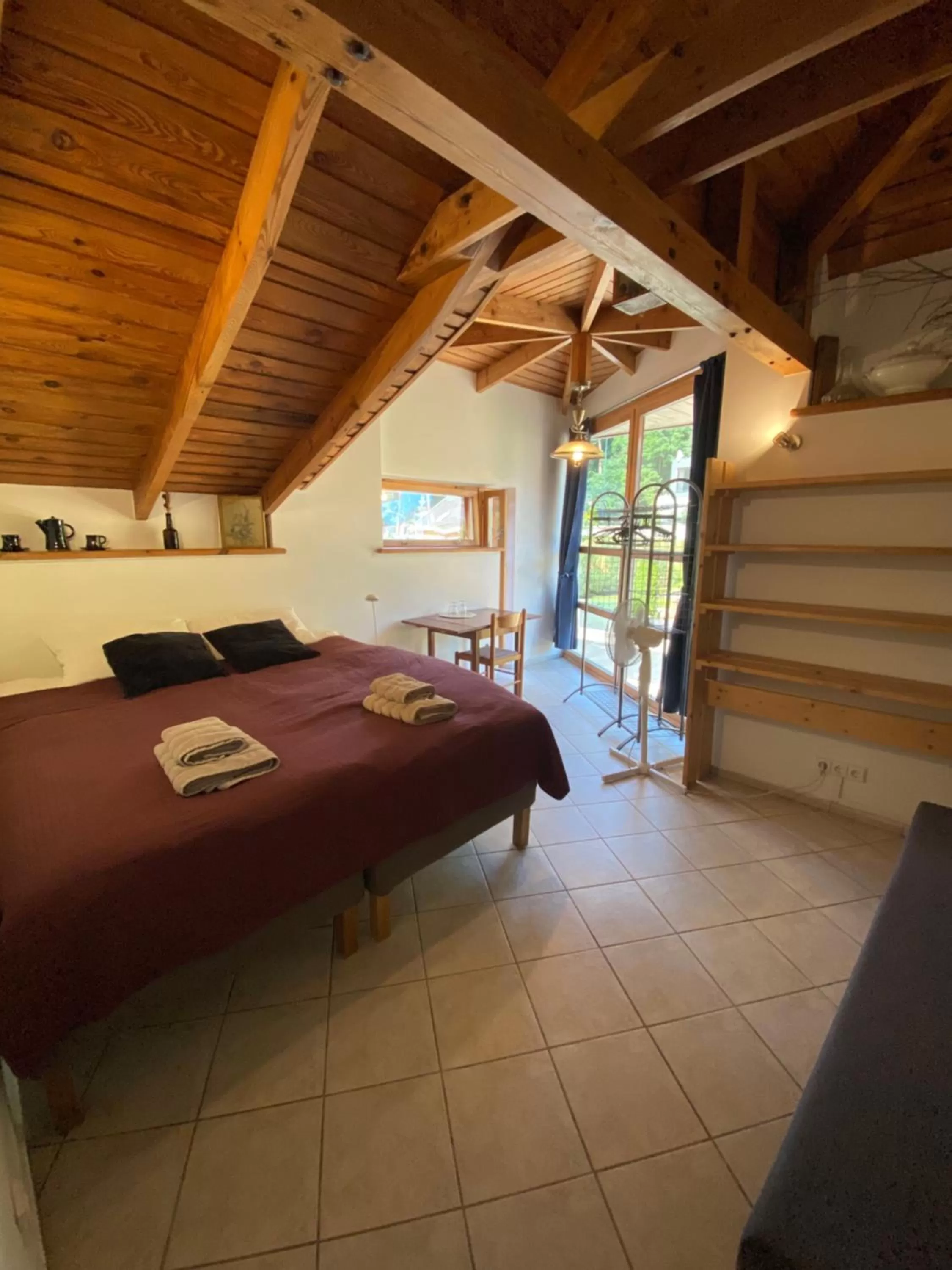 Double Room with Shared Bathroom in House of Sun