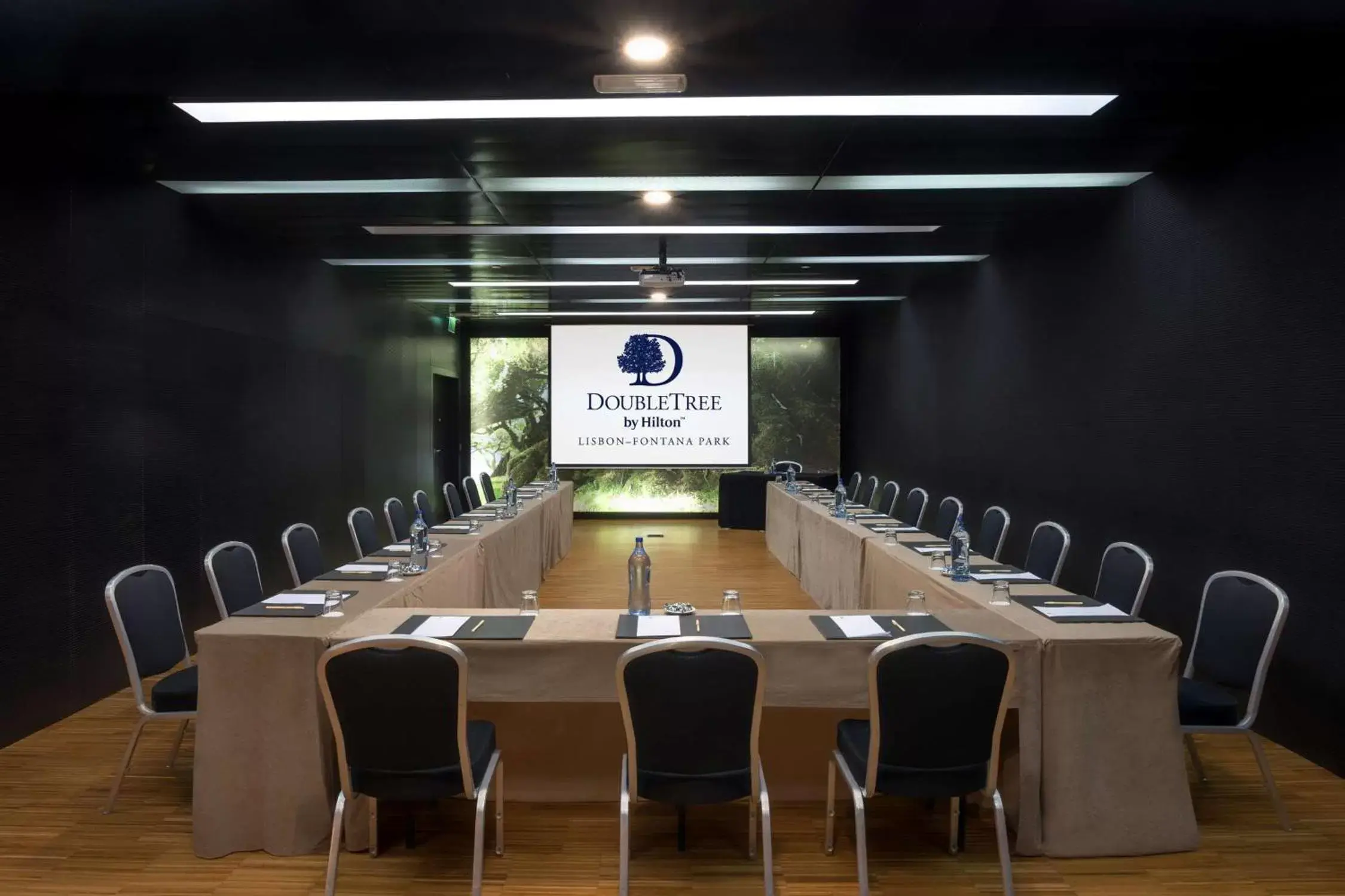 Meeting/conference room in DoubleTree by Hilton Lisbon Fontana Park