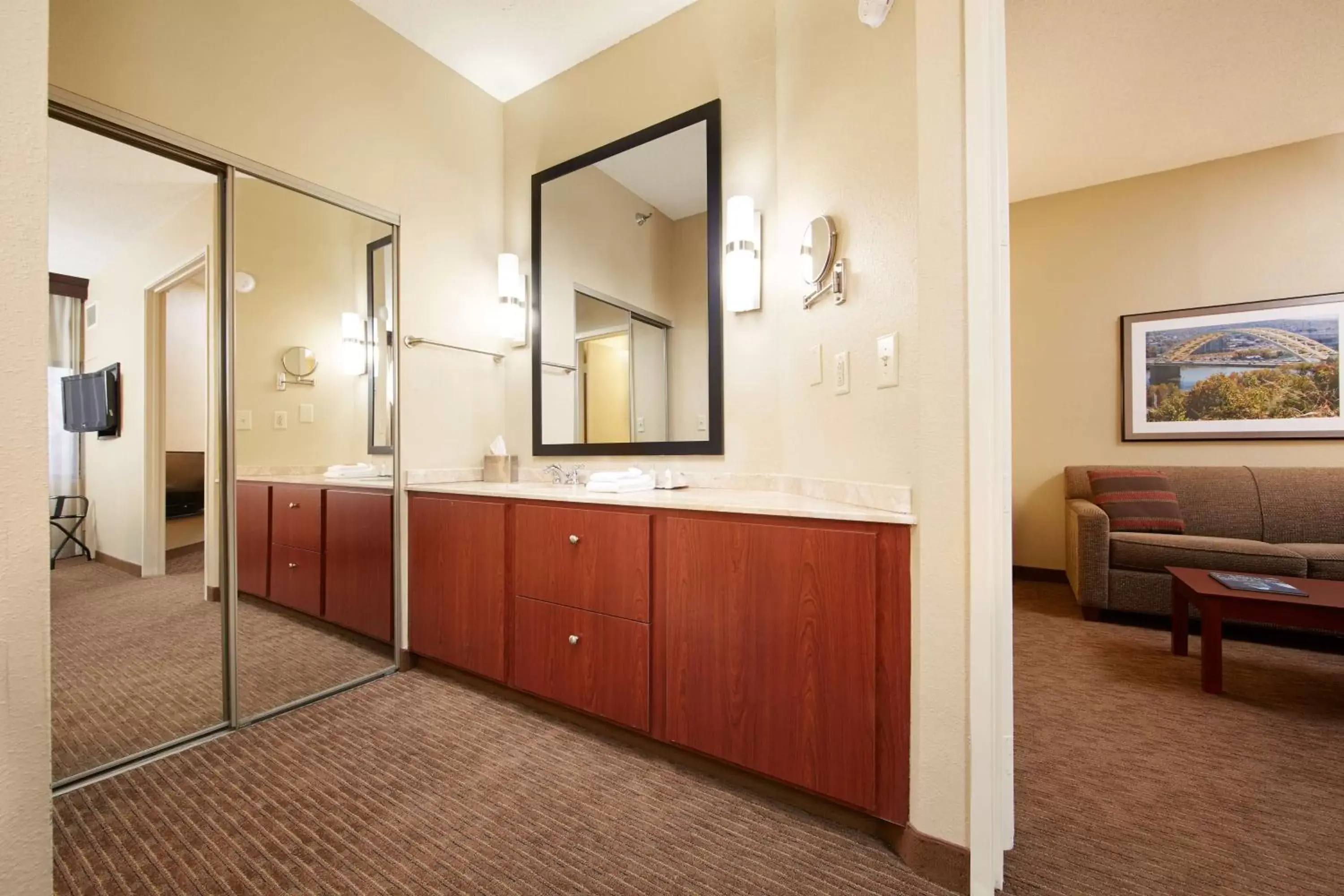 Living room in DoubleTree Suites by Hilton Hotel Cincinnati - Blue Ash