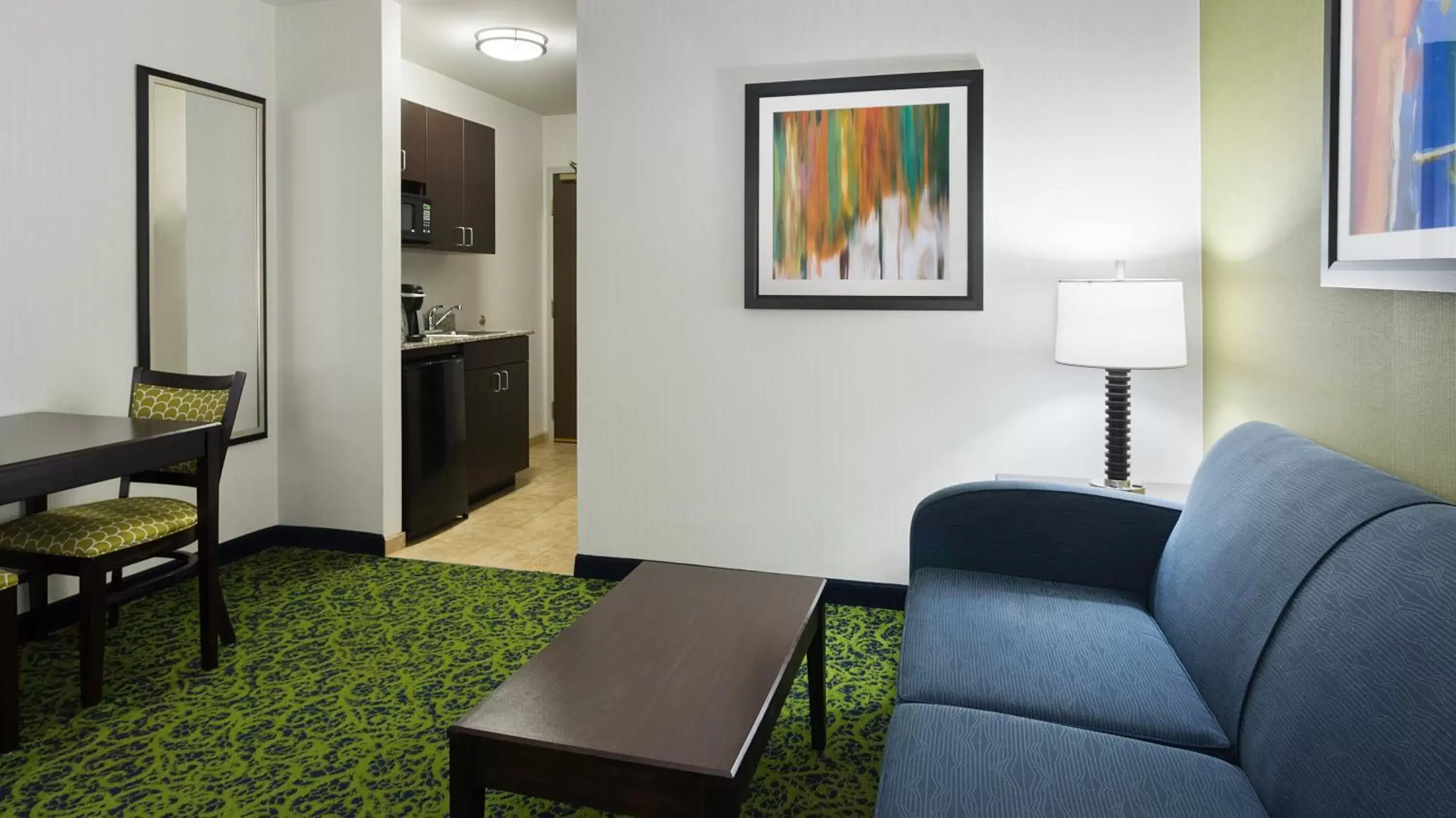 Photo of the whole room, Seating Area in Holiday Inn Express and Suites Stroudsburg-Poconos, an IHG Hotel