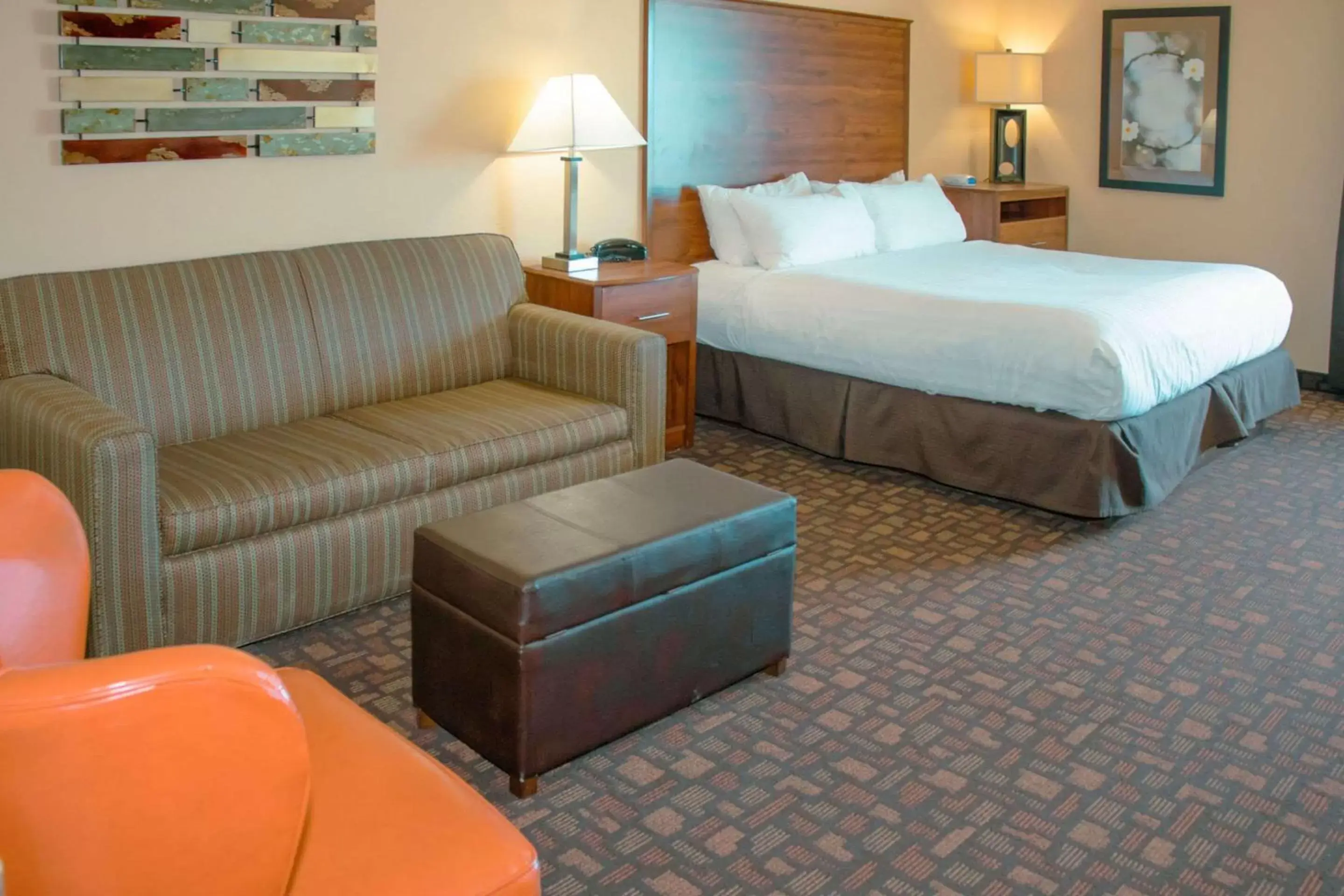 Bedroom, Bed in Expressway Suites of Grand Forks