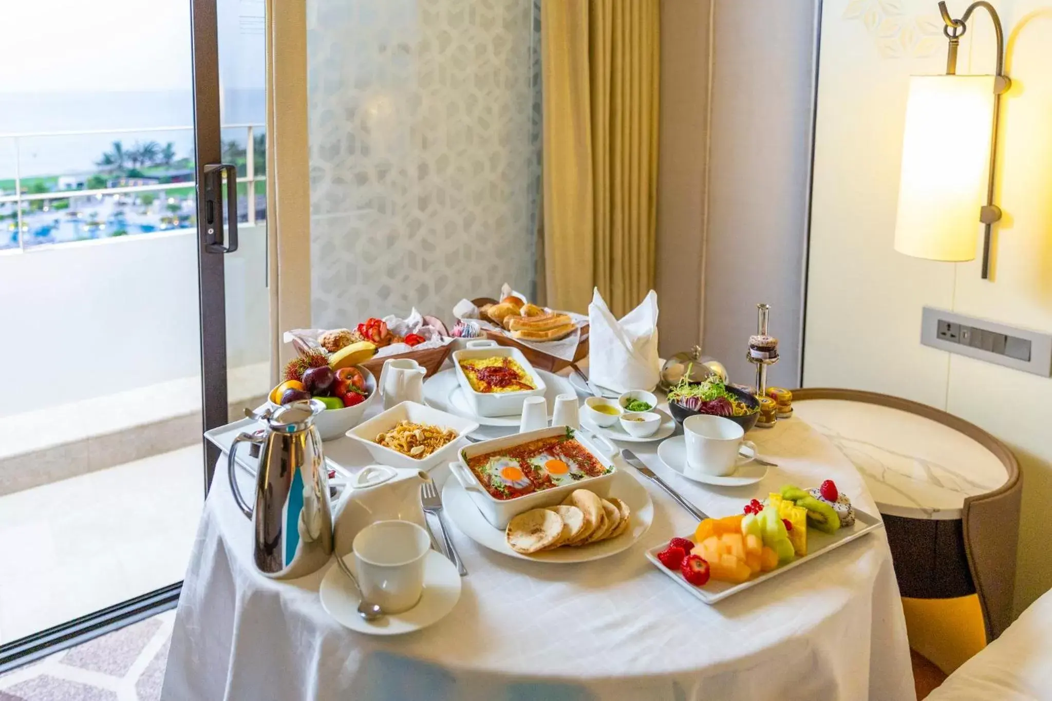 Photo of the whole room, Breakfast in InterContinental Muscat, an IHG Hotel