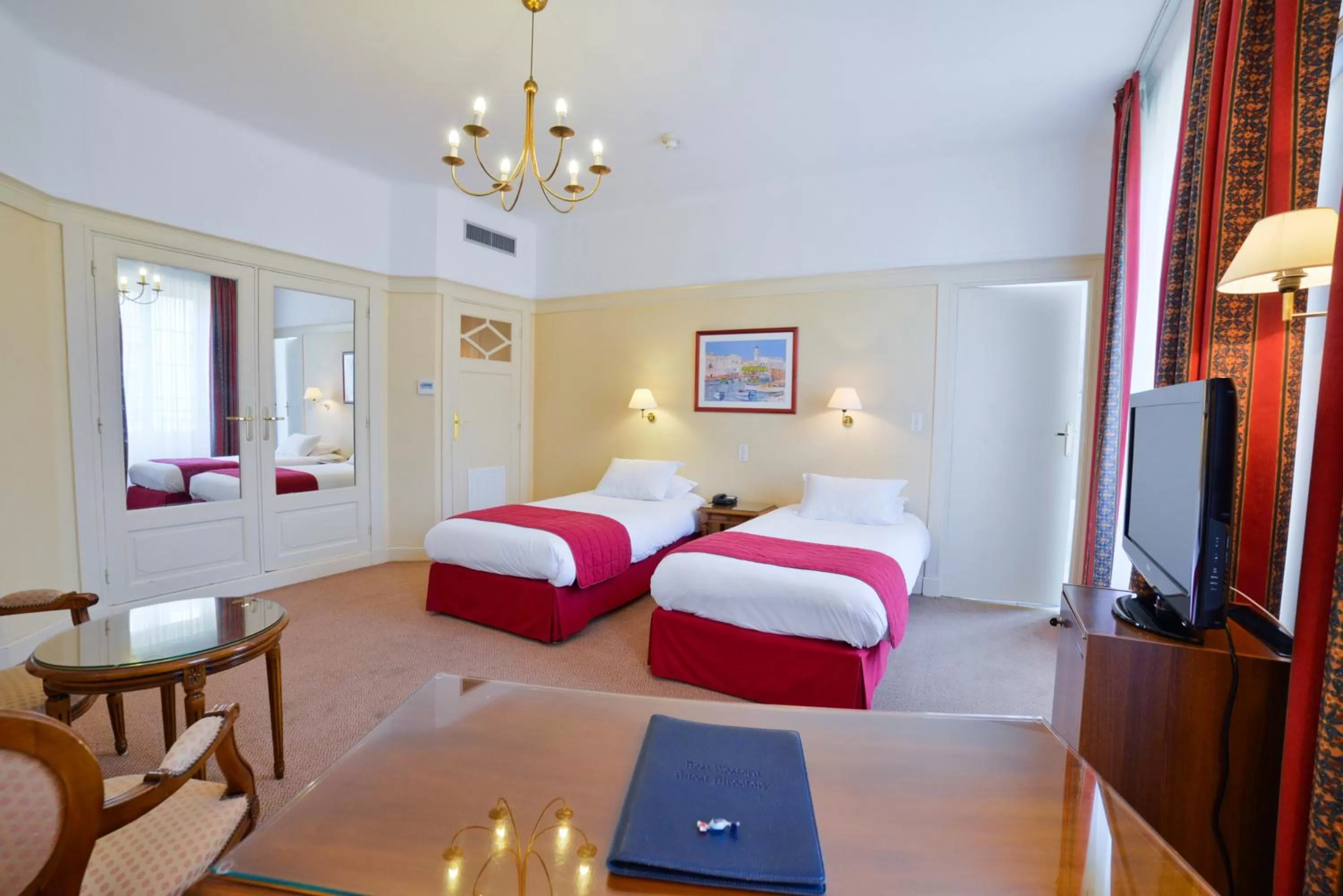 Photo of the whole room, Bed in Hôtel Mercure Bayonne Centre Le Grand Hotel