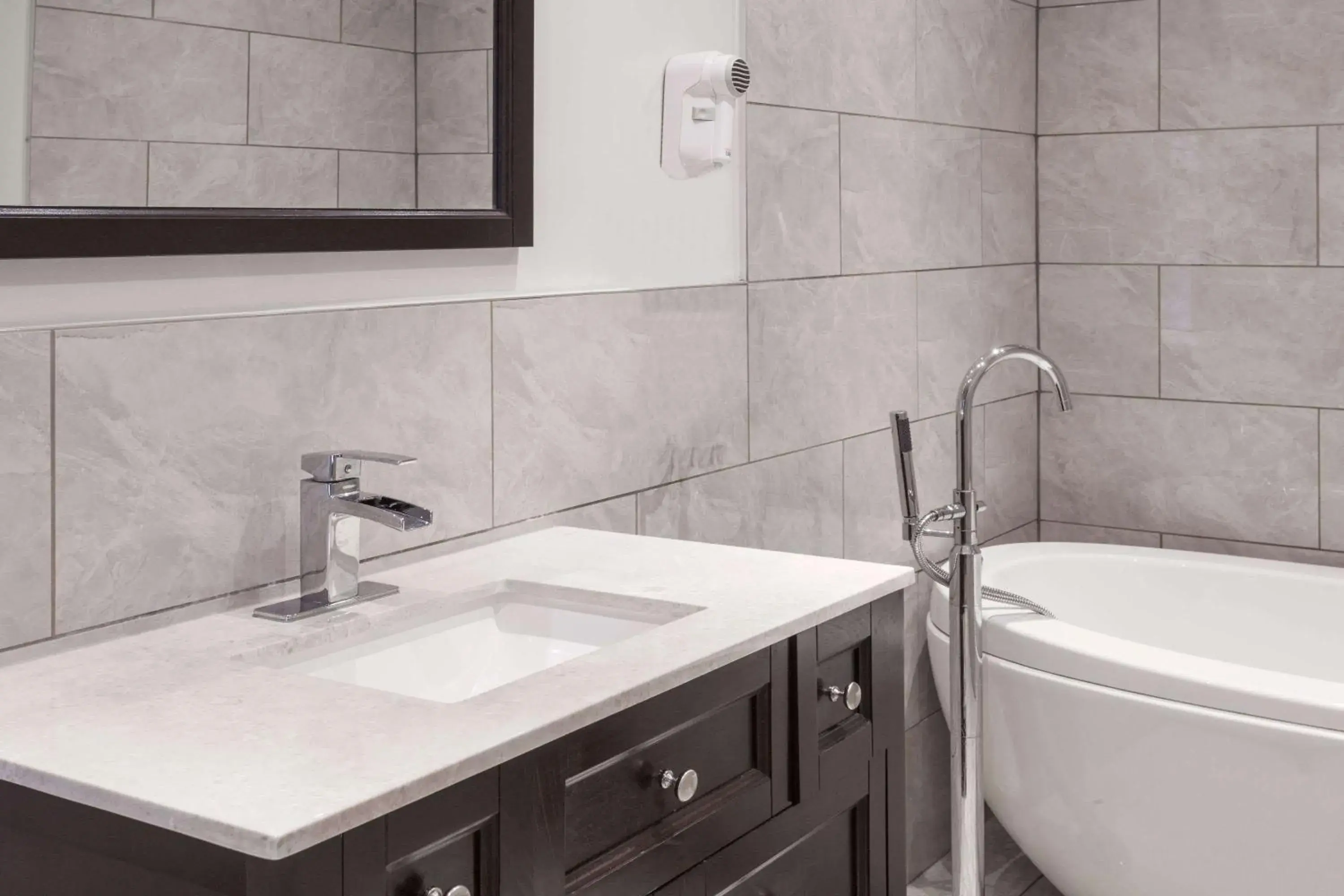 Photo of the whole room in Knights Inn Kingston Photo of the whole room in Knights Inn Kingston