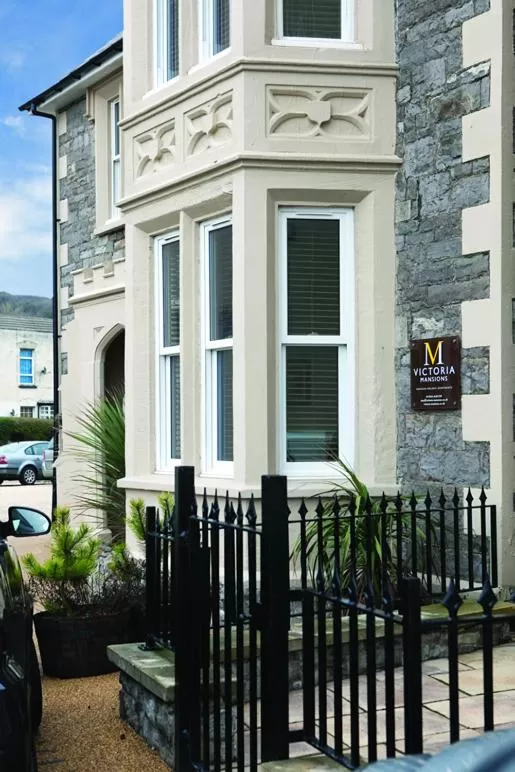 Facade/entrance in Victoria Mansions Hotel Apartments