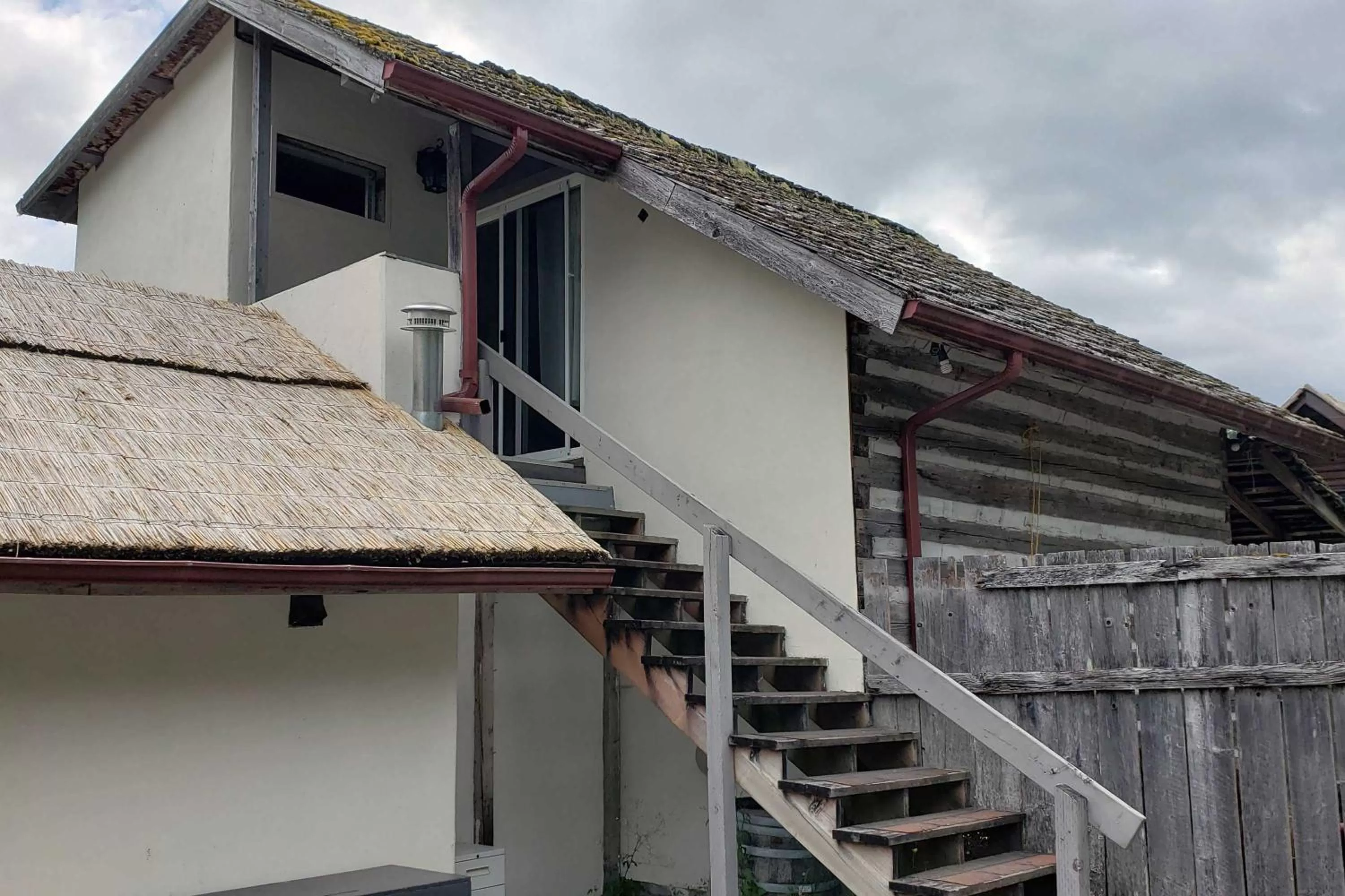 Facade/entrance in Paradise Village