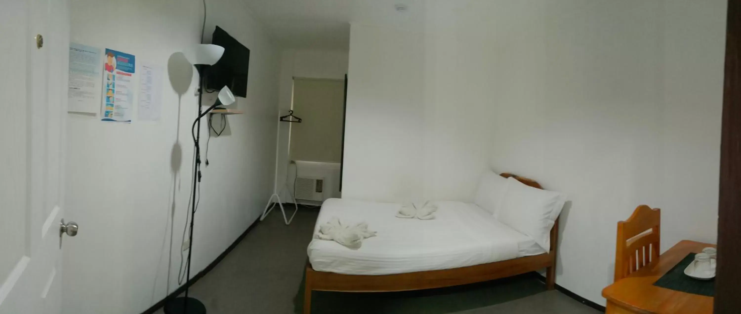 Photo of the whole room, Bed in Amor's Place