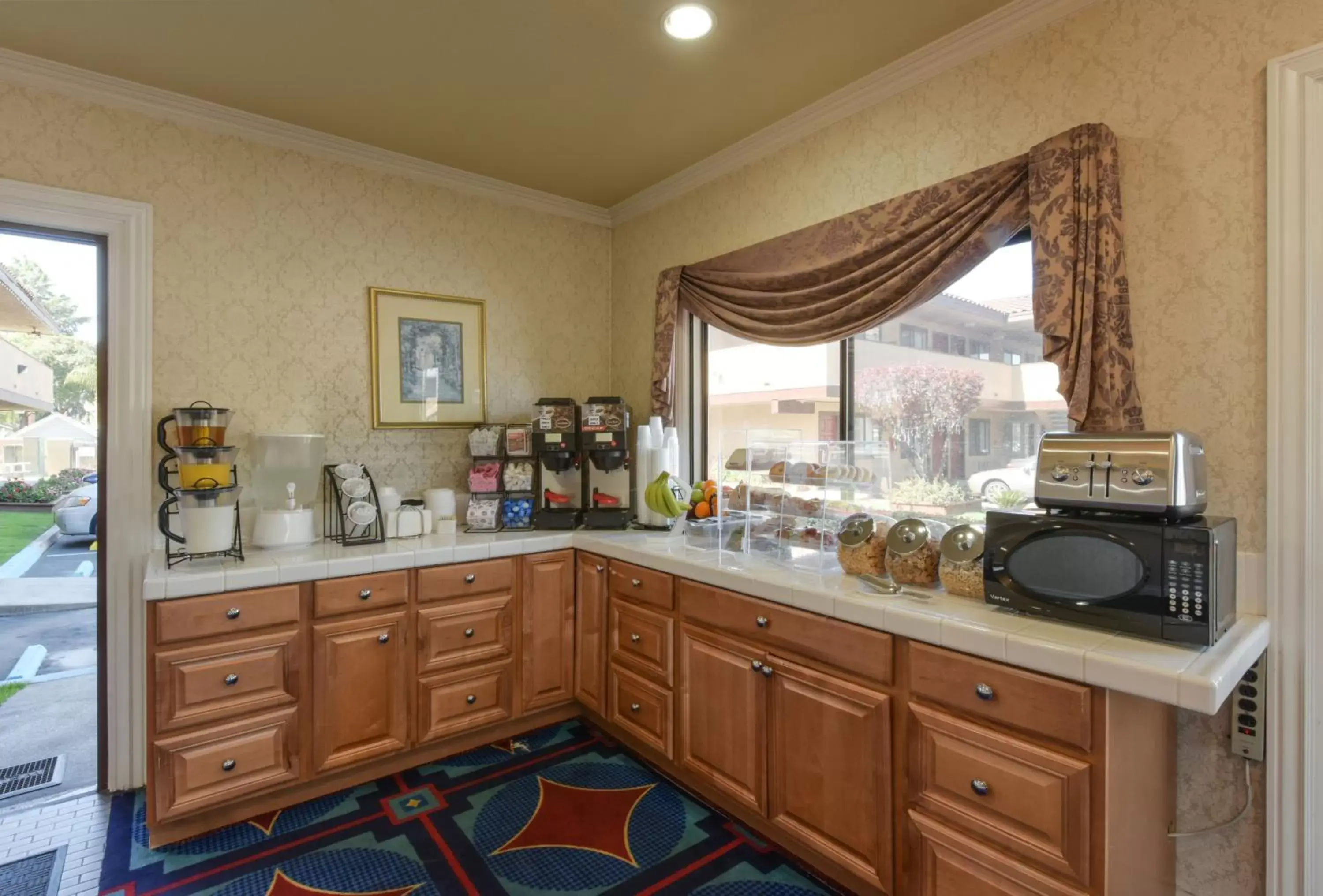 Continental breakfast, Kitchen/Kitchenette in Hotel Elan