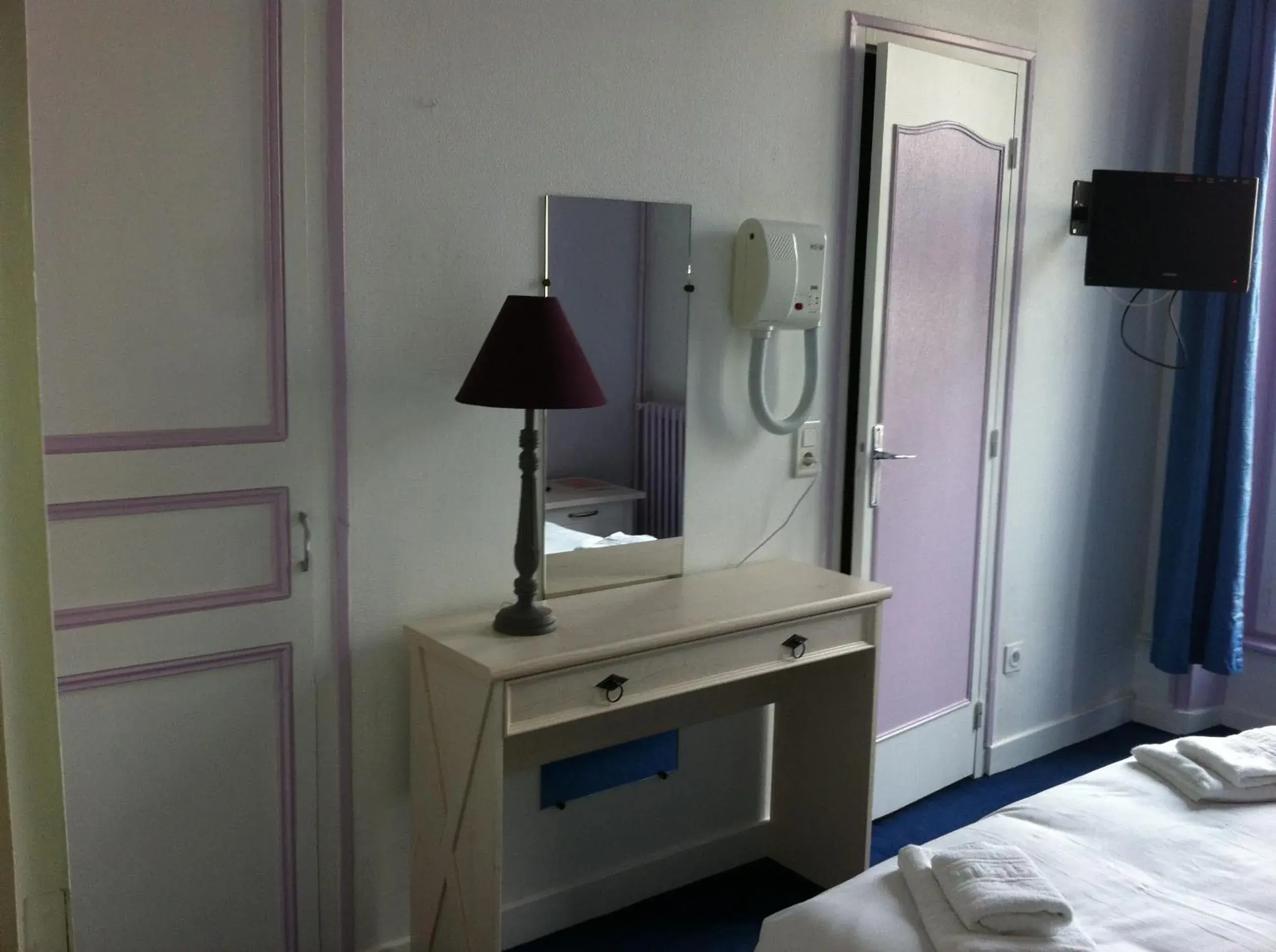 Bed, Bathroom in Hotel Couleurs Sud