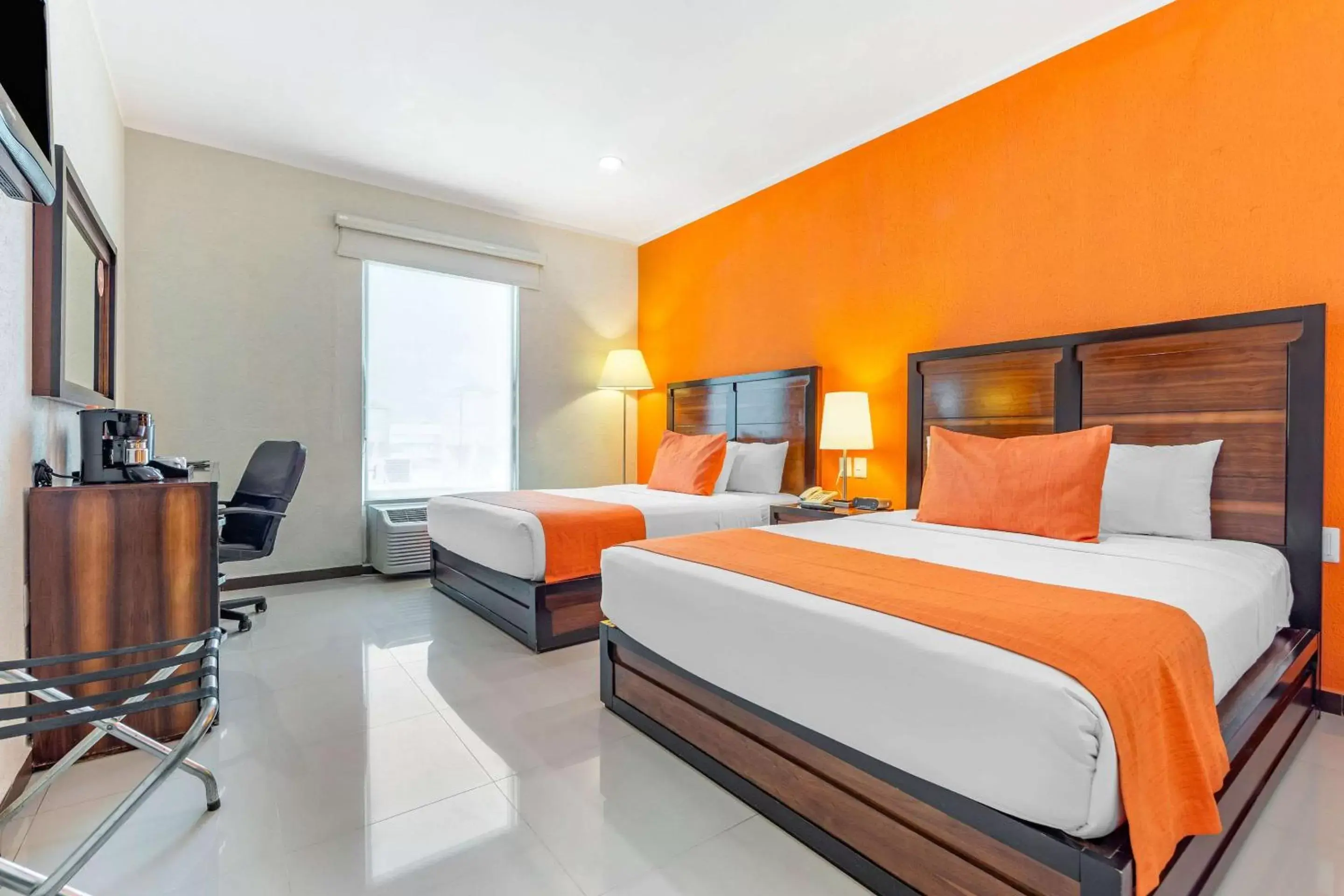 Photo of the whole room, Bed in Comfort Inn Cancún Aeropuerto