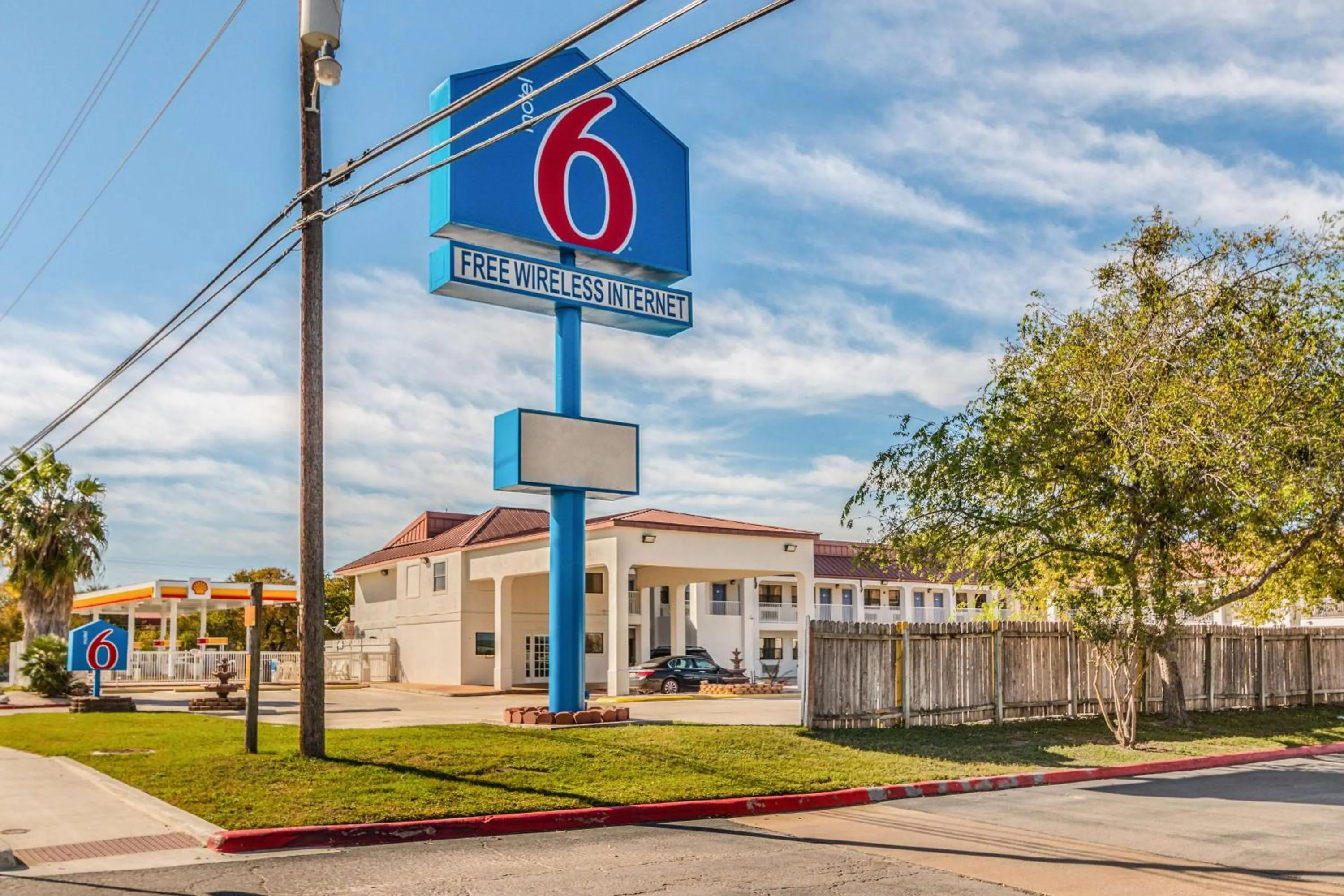 Property building in Motel 6-San Marcos, TX - North