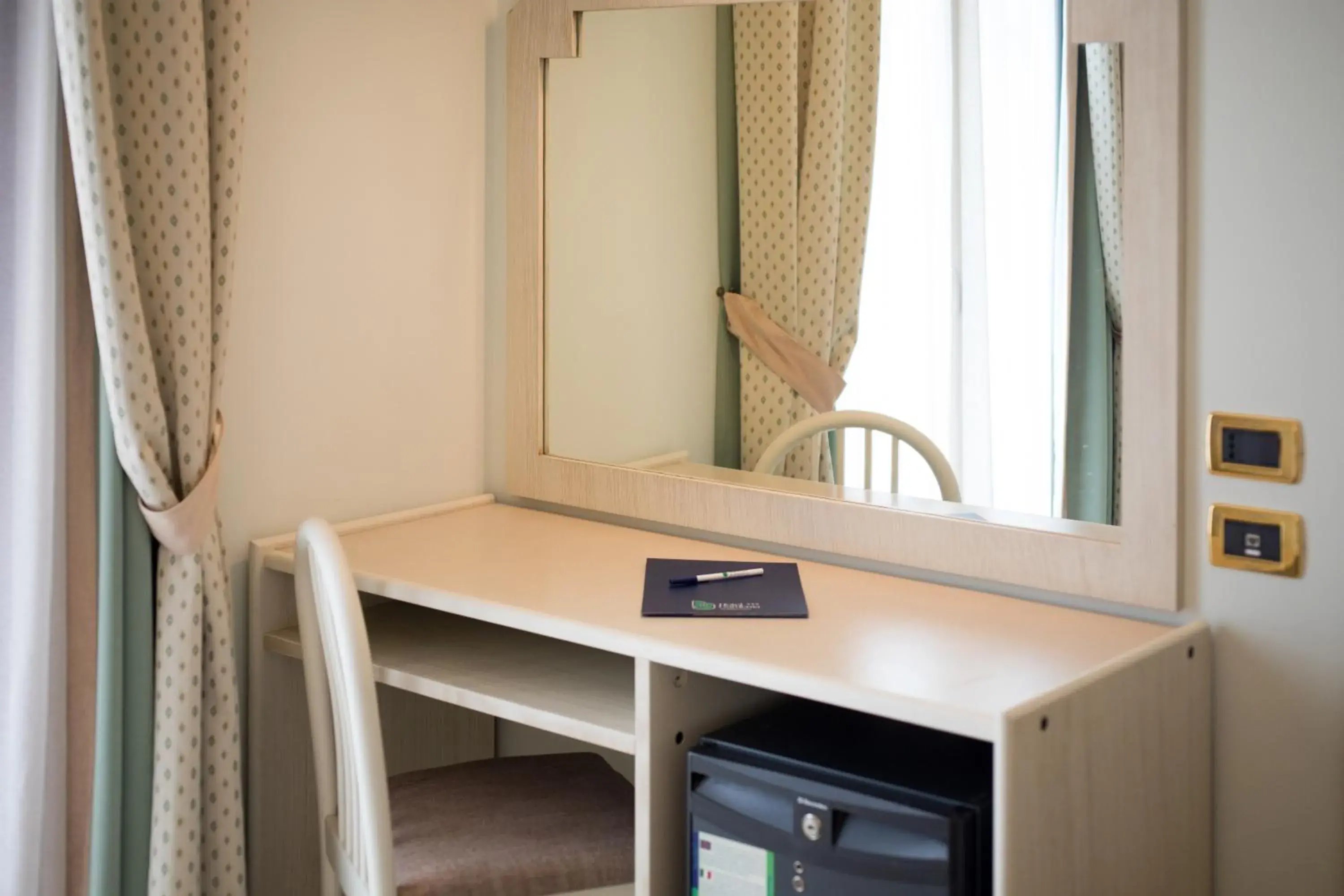 Bedroom, Bathroom in Comfort Hotel Gardenia Sorrento Coast