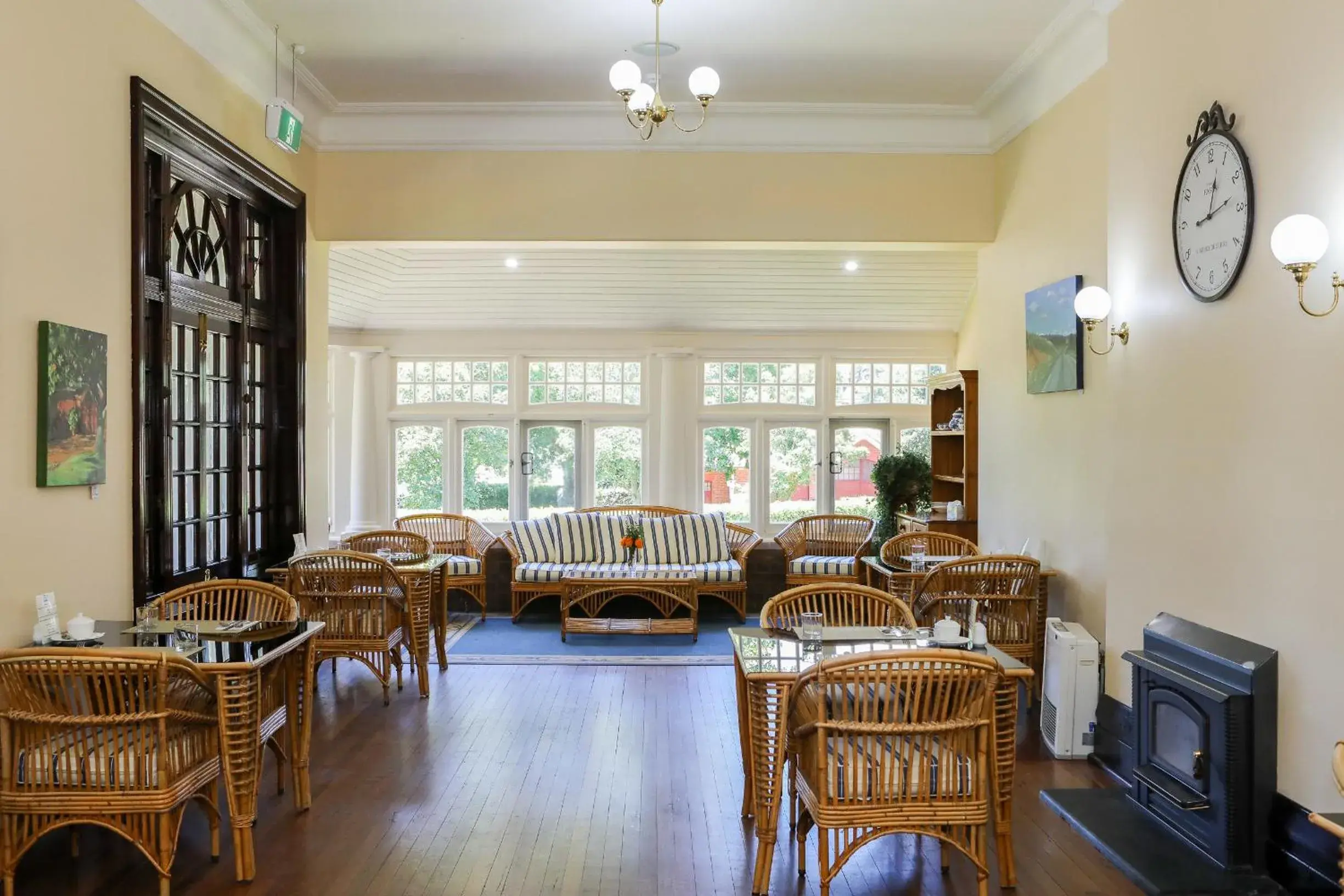 Breakfast, Restaurant/Places to Eat in Petersons Armidale Winery and Guesthouse