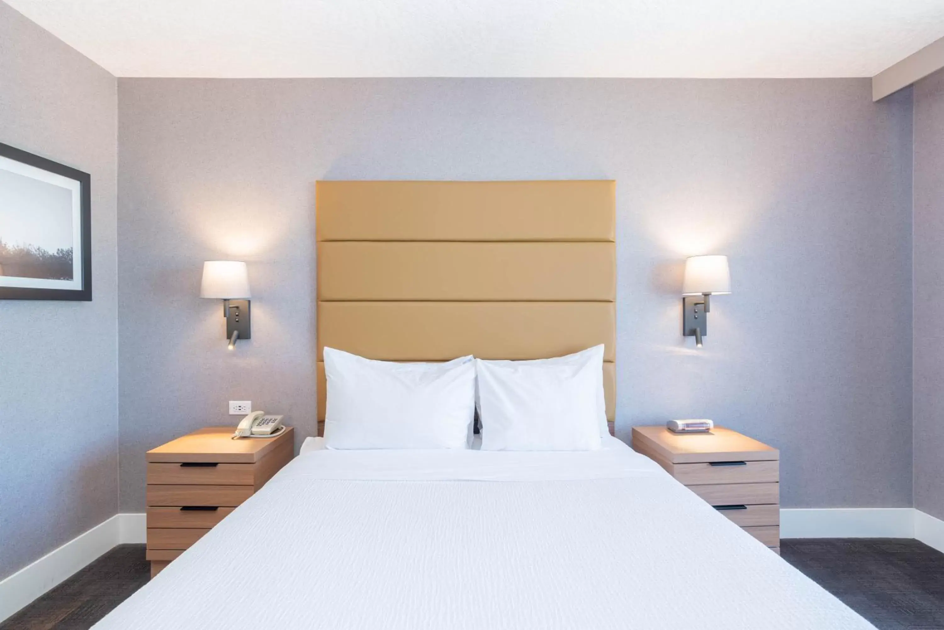 Photo of the whole room, Bed in Sandman Hotel Victoria Photo of the whole room, Bed in Sandman Hotel Victoria