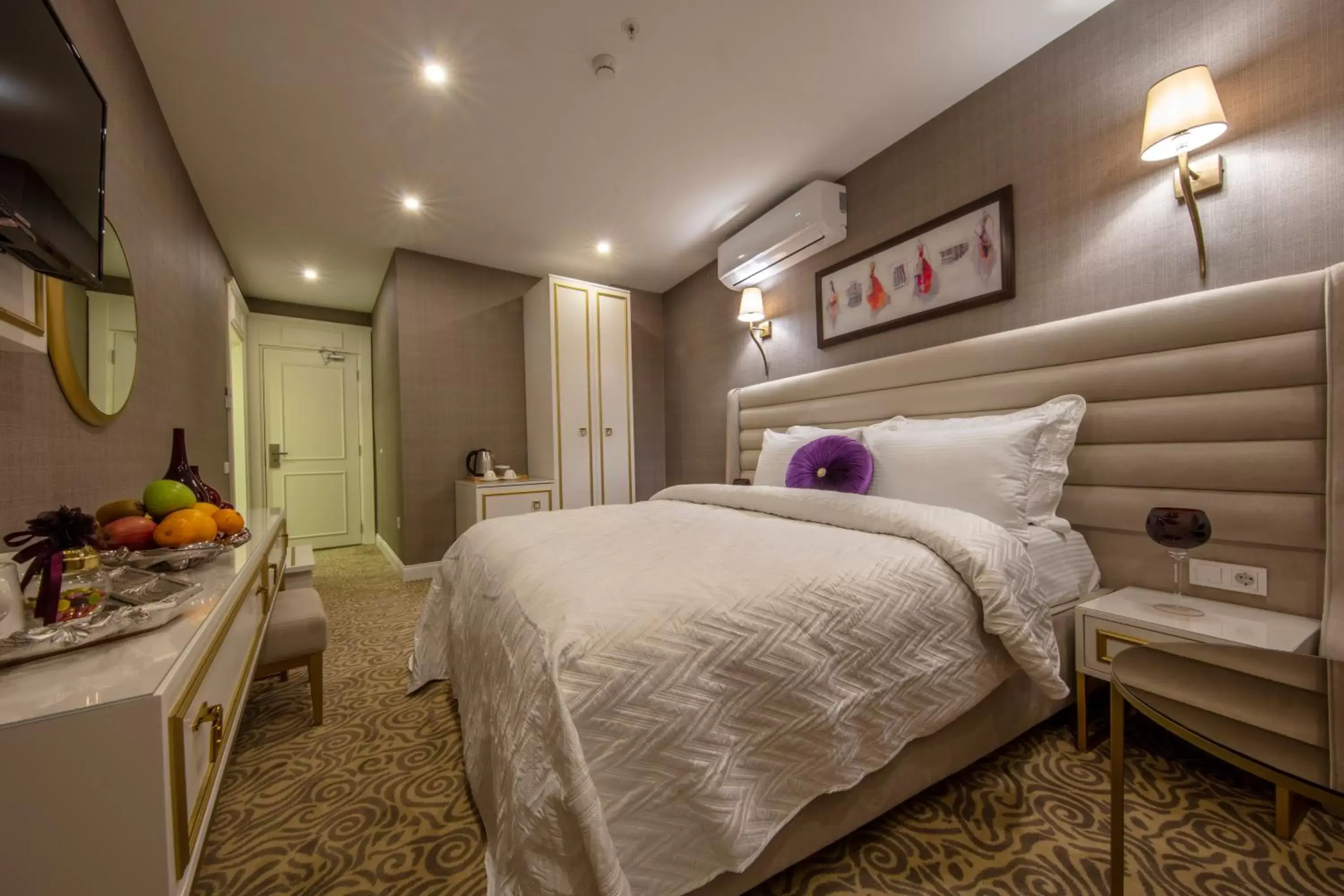 Photo of the whole room, Bed in MR BEYAZ BUTİK HOTEL