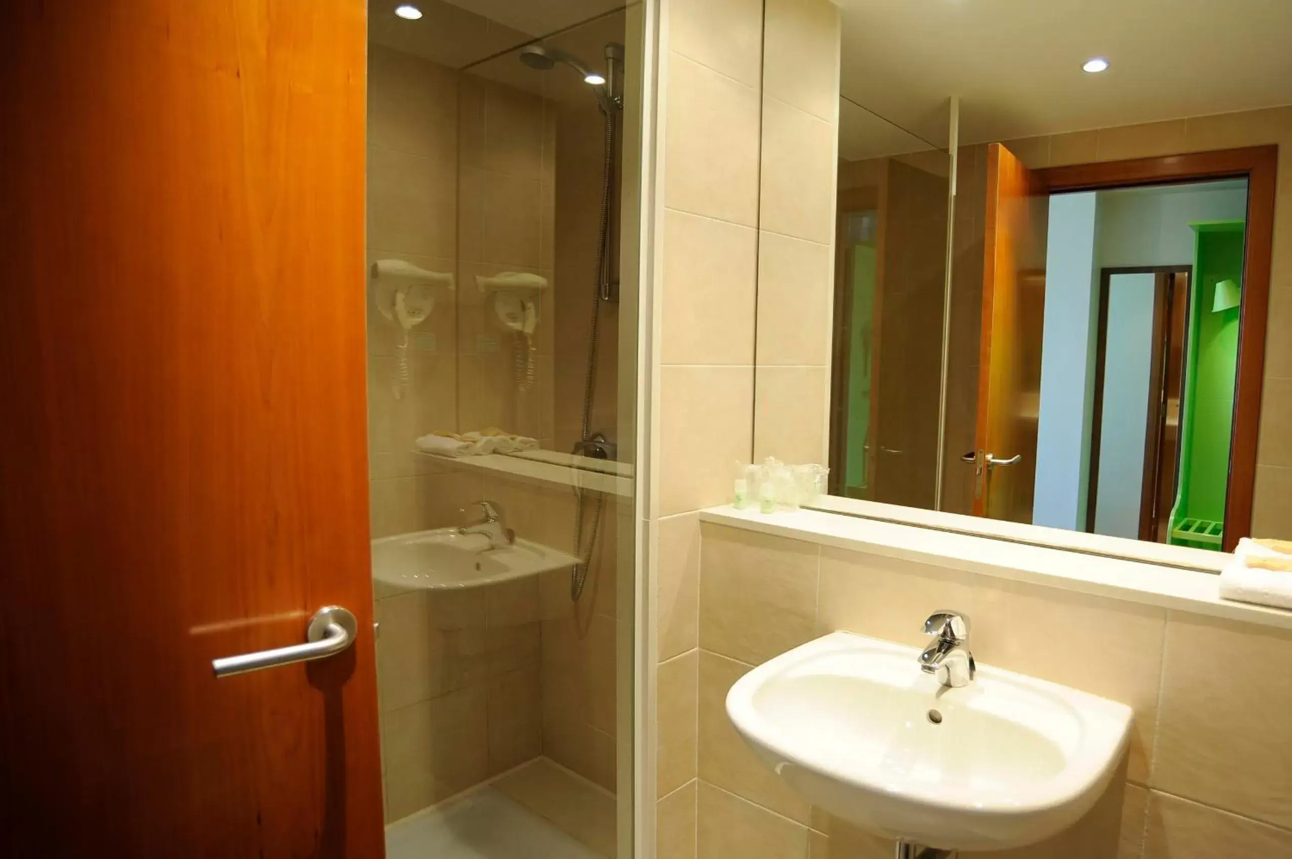 Twin Room in Travelodge BCN Cornella Fira Twin Room in Travelodge BCN Cornella Fira