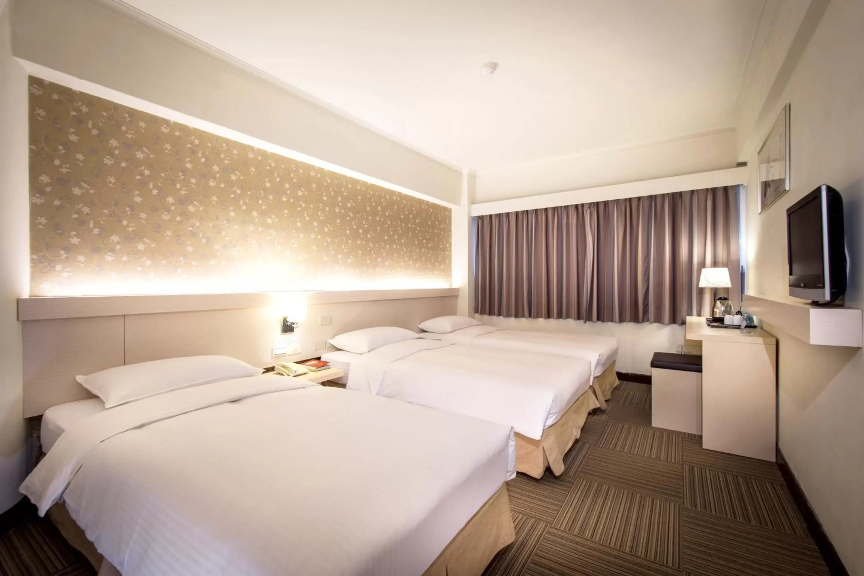 Photo of the whole room, Bed in New World Hotel