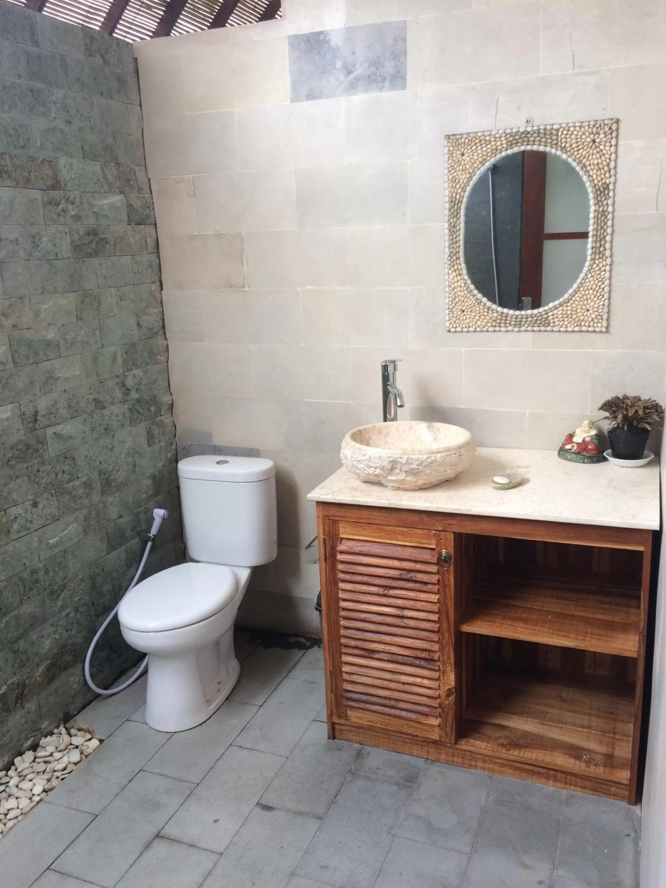 Toilet in Run House B&B