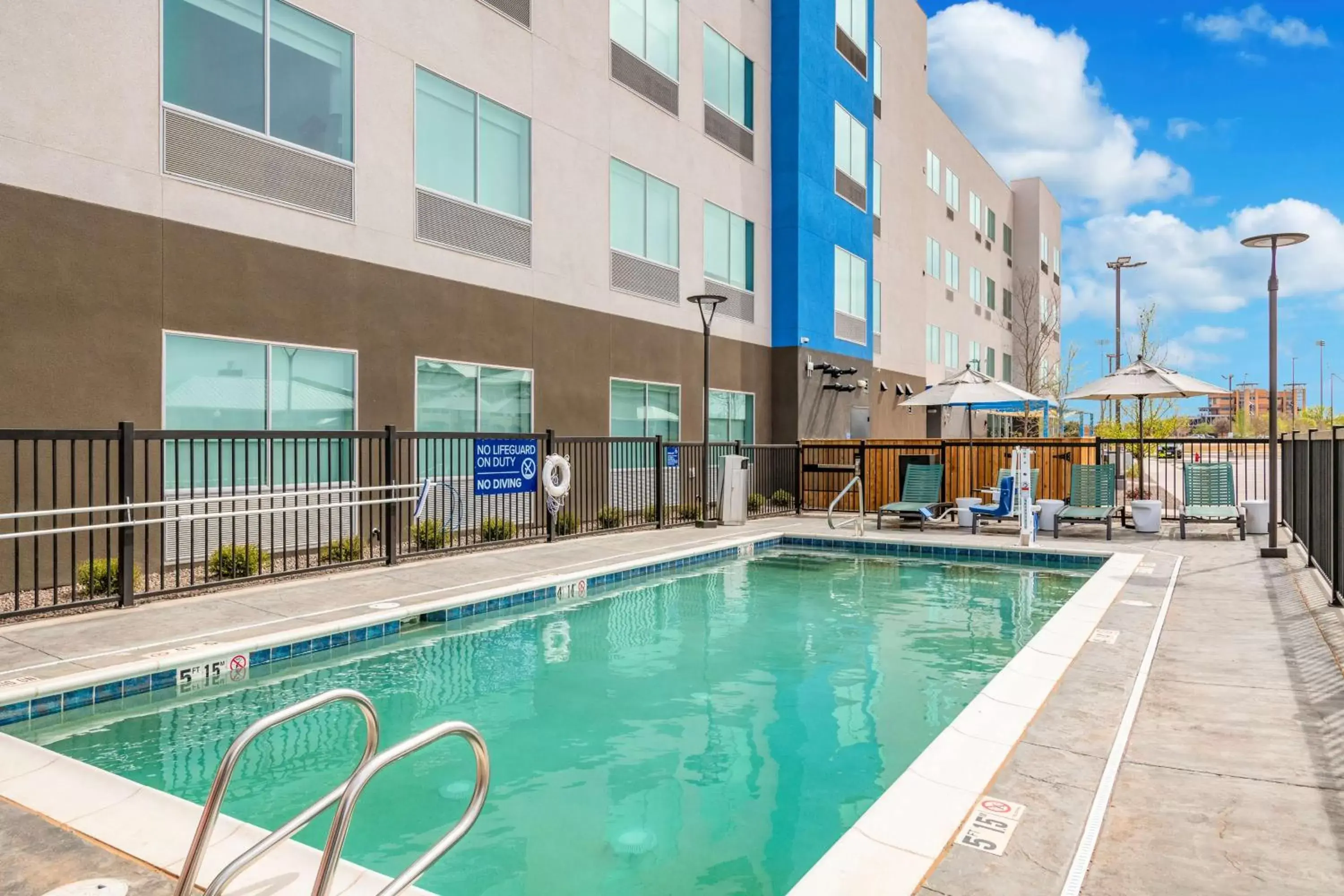 Pool view, Swimming Pool in Tru By Hilton Midland, Tx