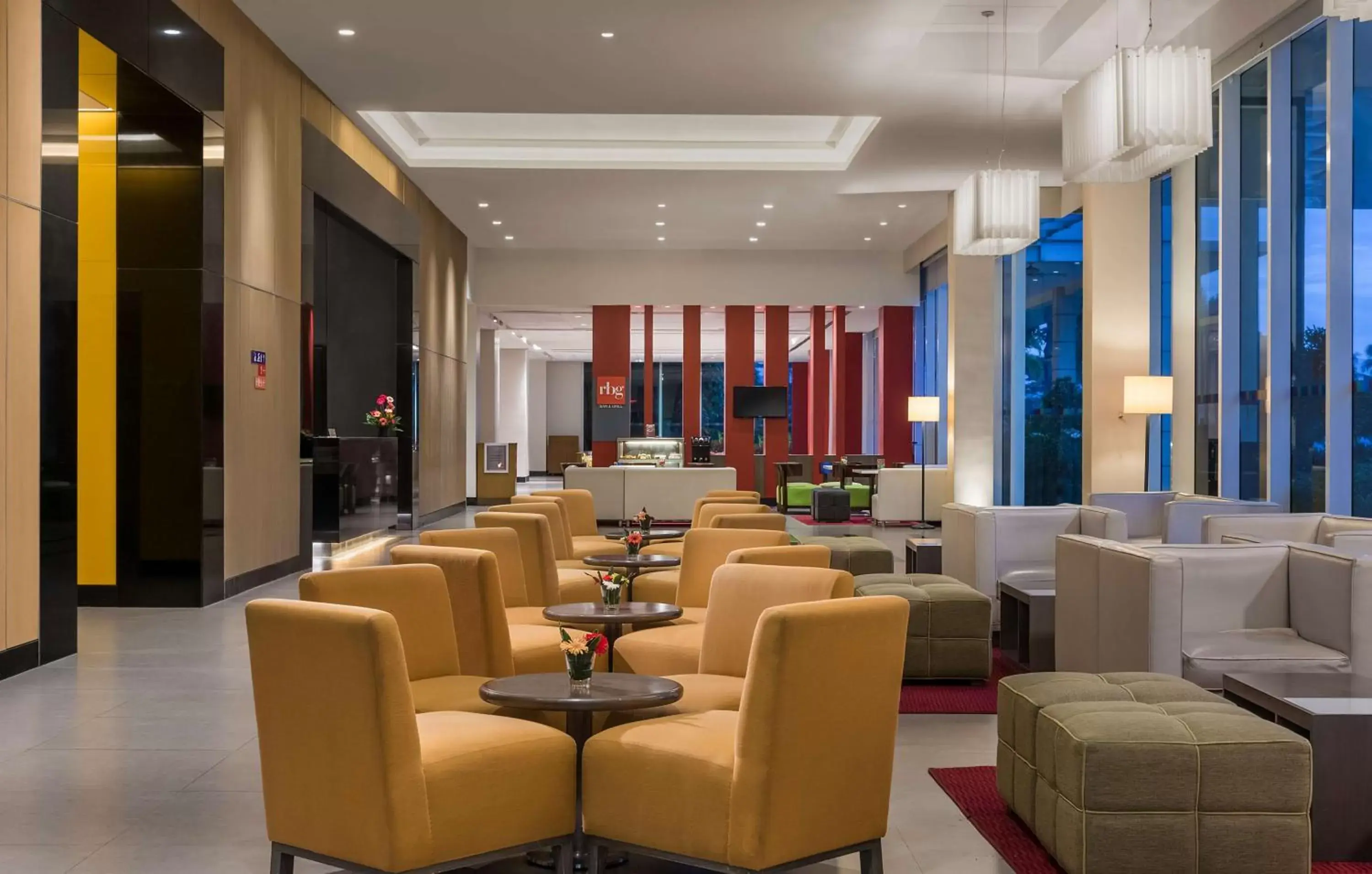 Lobby or reception, Lounge/Bar in Park Inn by Radisson Davao