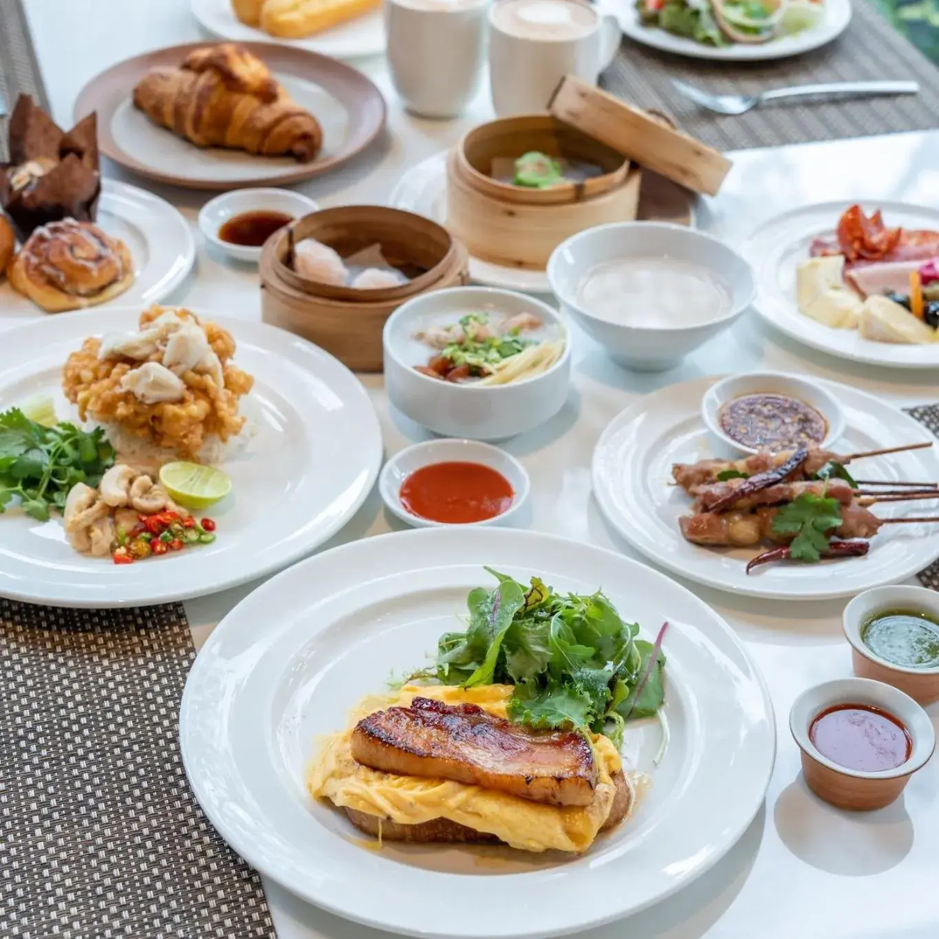 Food, Lunch and Dinner in Le Meridien Suvarnabhumi, Bangkok Golf Resort and Spa