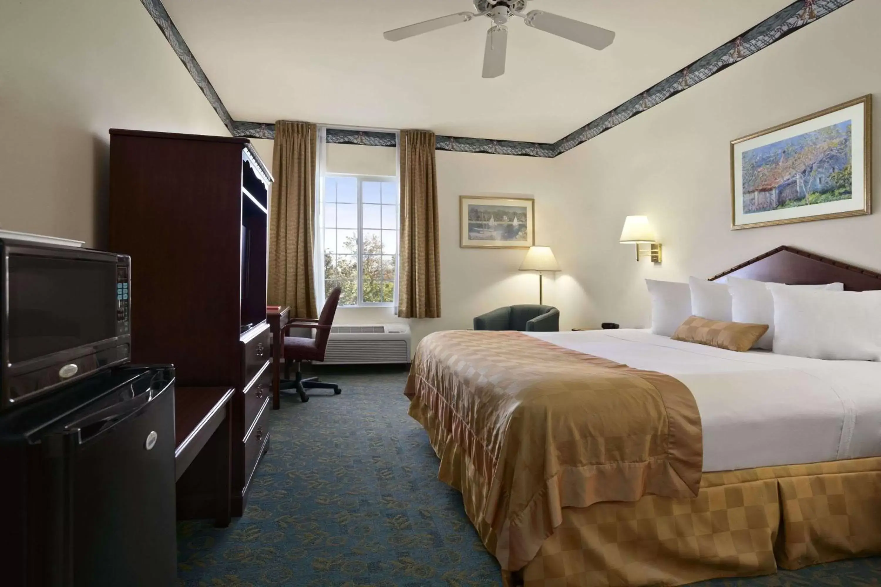 Photo of the whole room in Ramada by Wyndham Williams Photo of the whole room in Ramada by Wyndham Williams