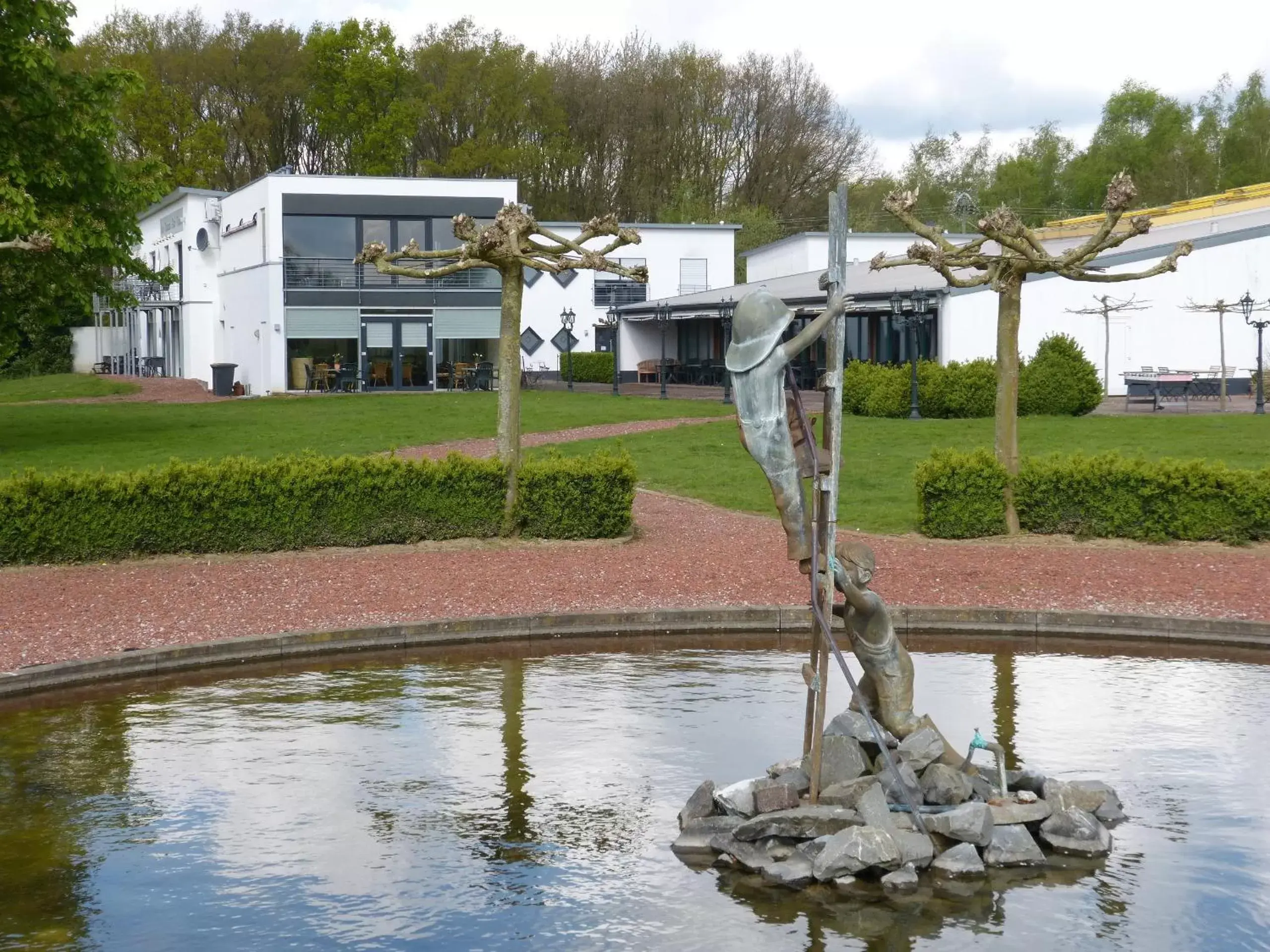 Property building, Swimming Pool in Haus am See - Gochness