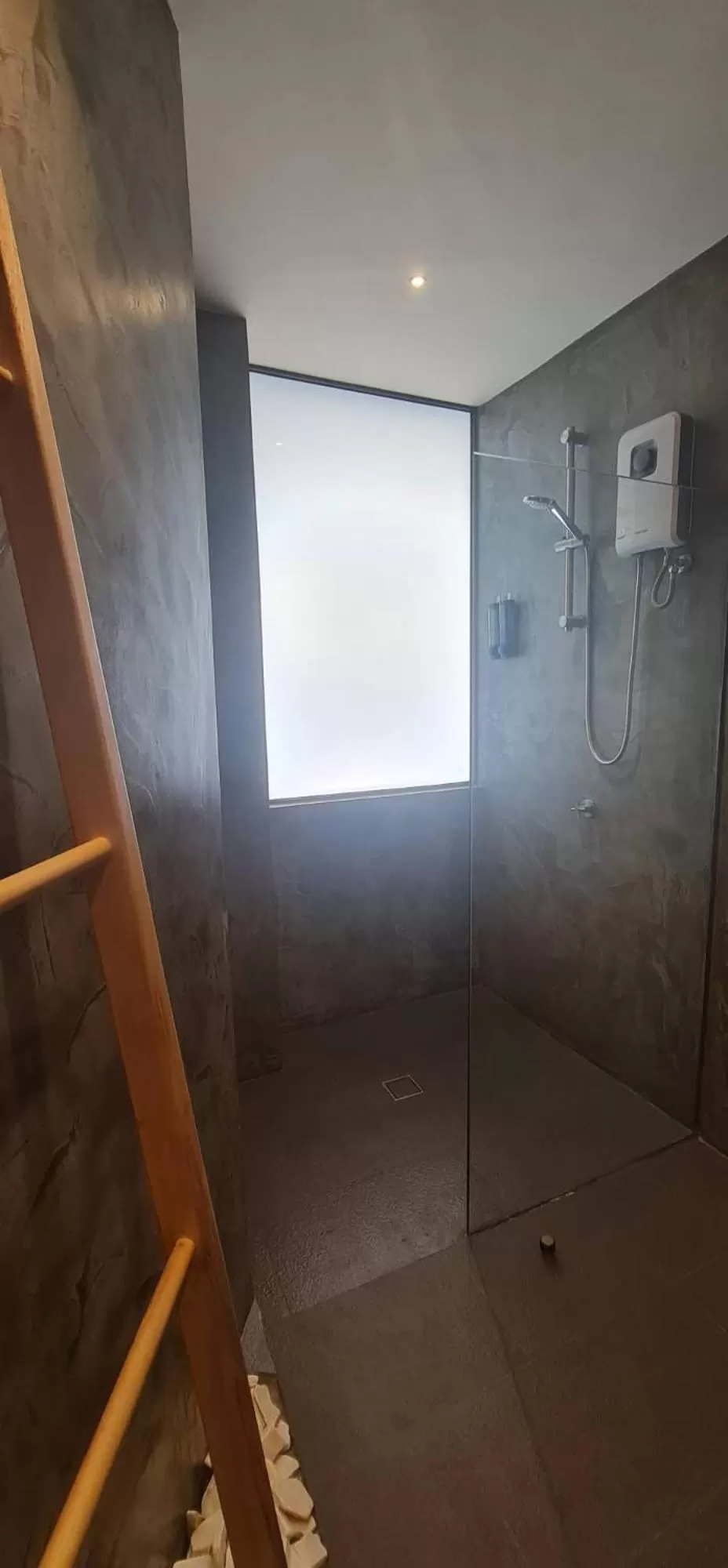 Shower in Pobla Hotel