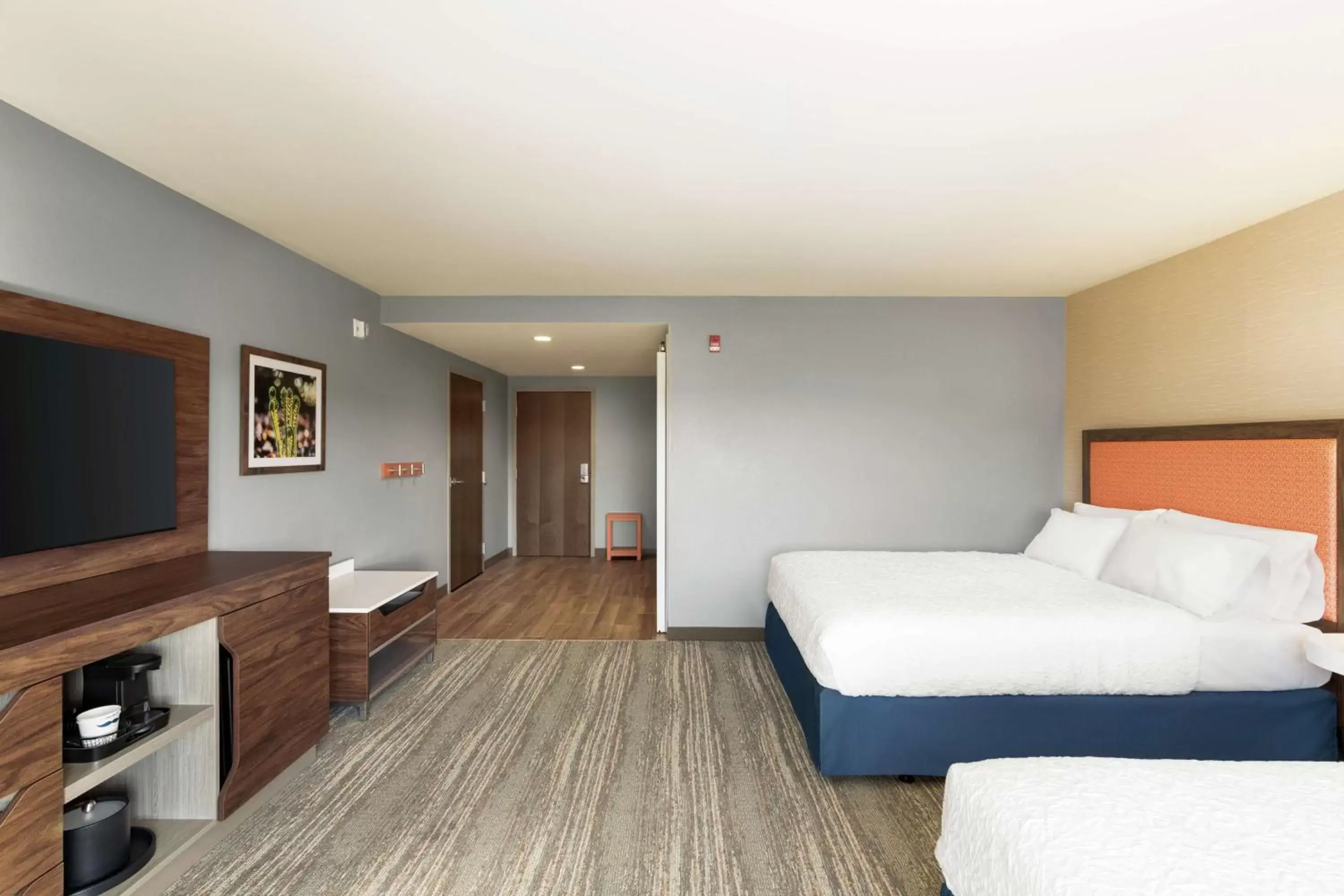 Bed, TV/Entertainment Center in Hampton Inn & Suites Olean, Ny