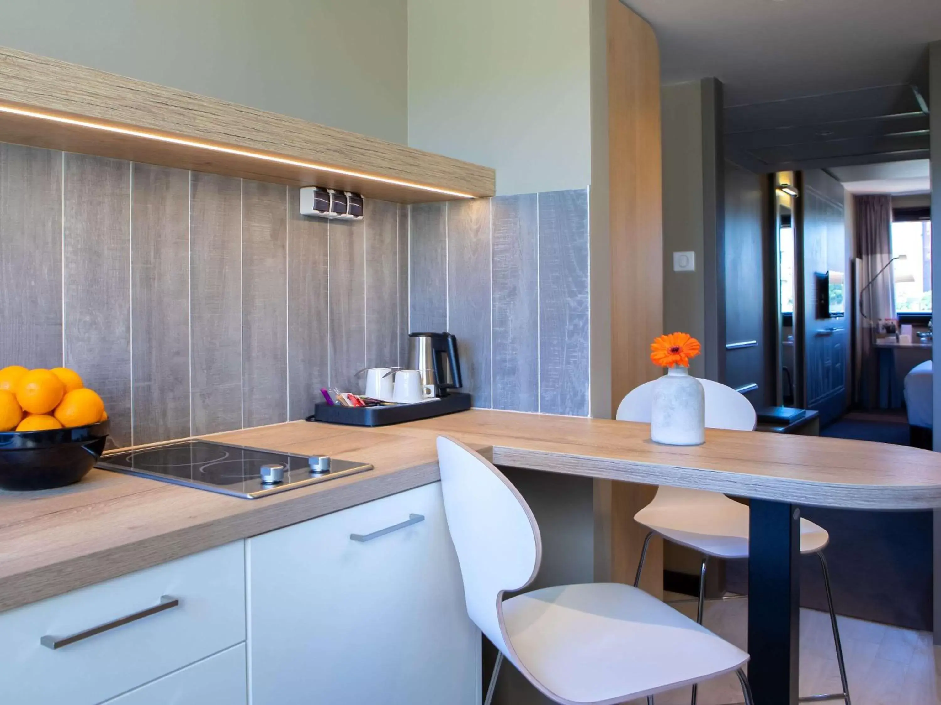 Photo of the whole room, Kitchen/Kitchenette in ibis Budapest Castle Hill